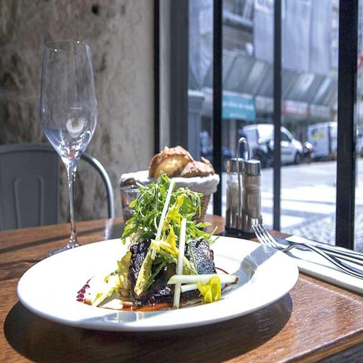 Smartbox Restaurant Gault & Millau à Paris : dîner gastronomique de 3 plats pour 2 à l'Atelier Ramey - Coffret Cadeau Gastronomie