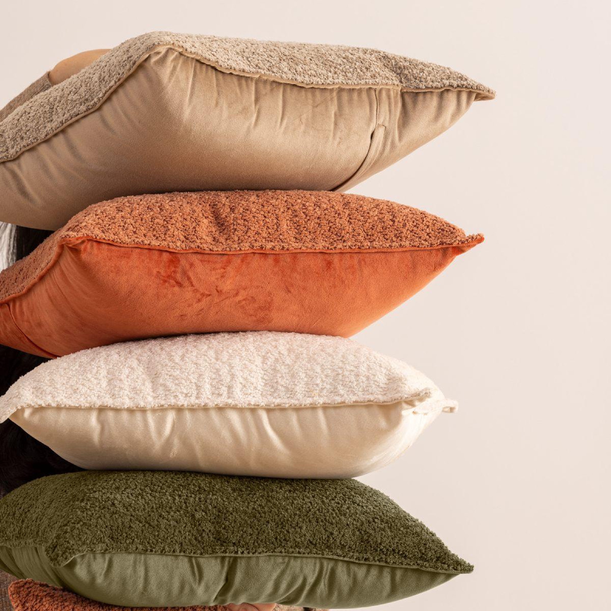 Voir la diapositive 6 : ATMOSPHERA Coussin déco bouclette  soana  45x45cm terracotta