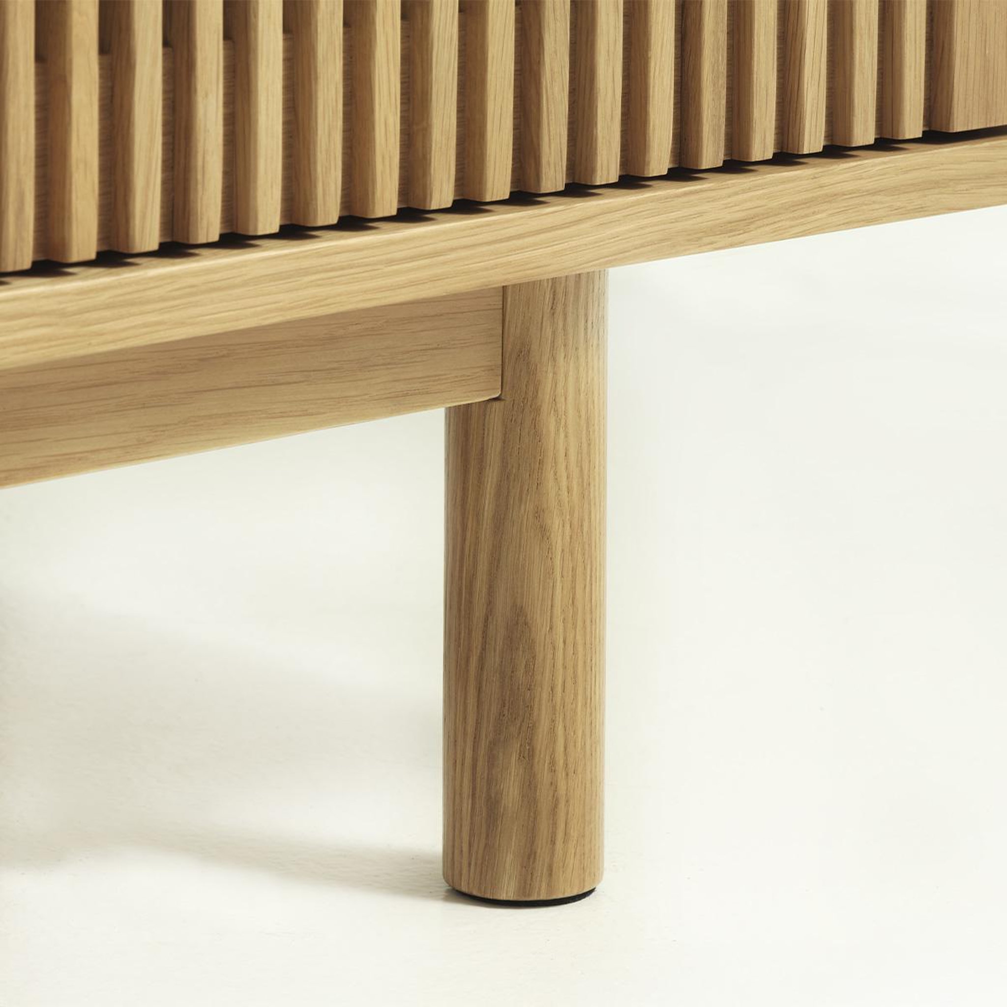 Voir la diapositive 5 : MAISON AUBERTIN Meuble bas bois PISA - Naturel