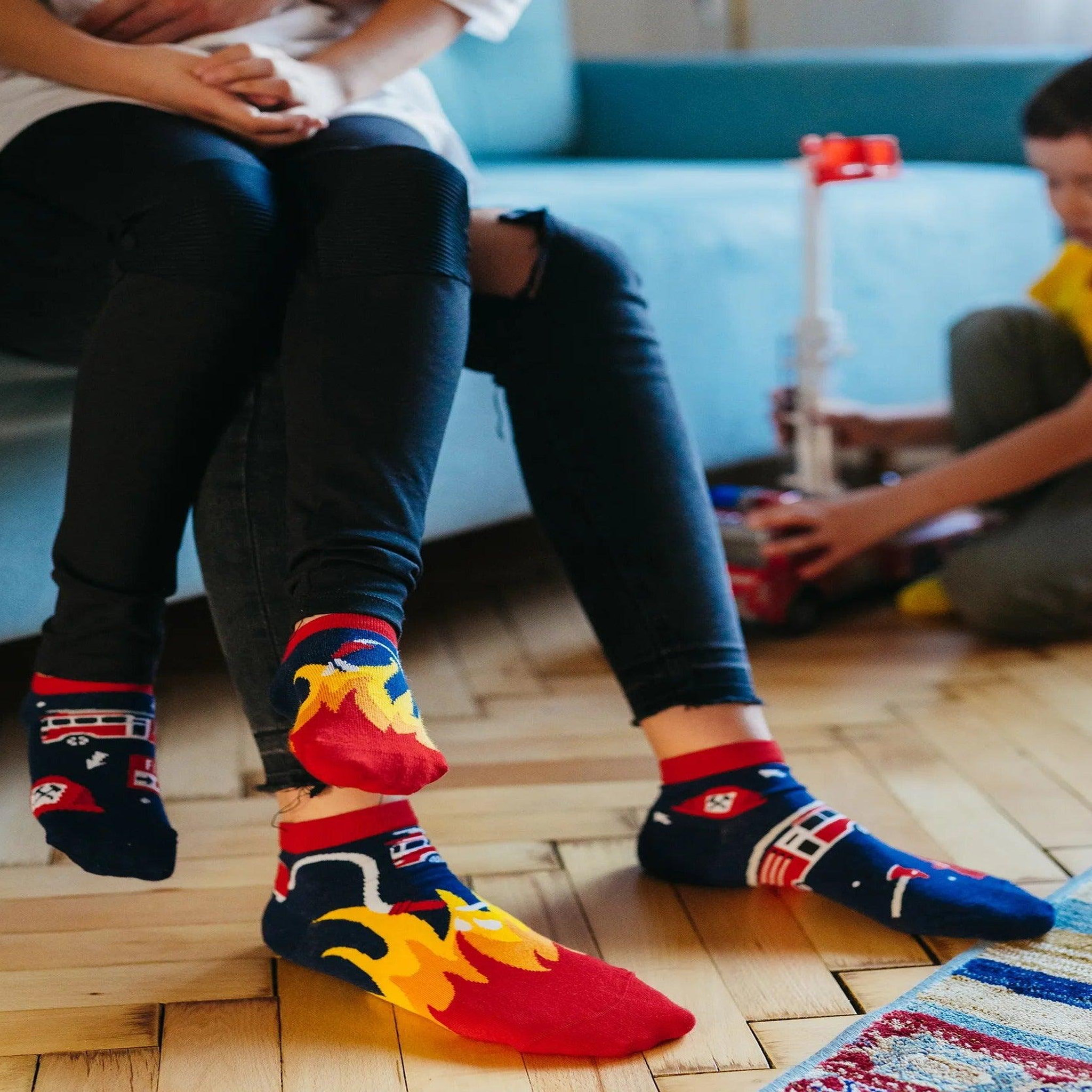 Voir la diapositive 2 : DEDOLES Socquettes pompier enfant