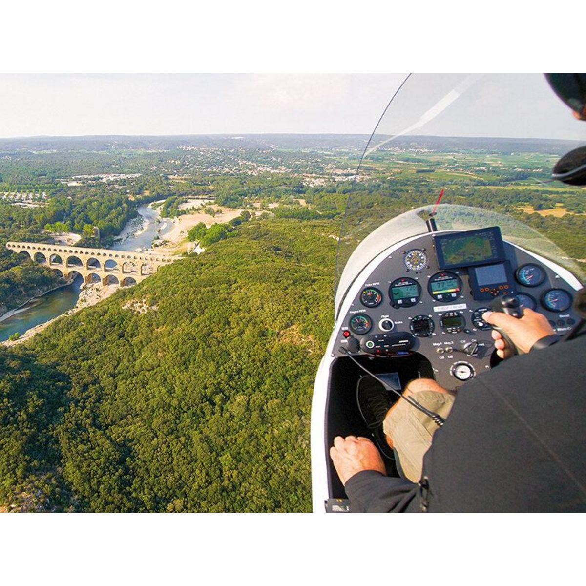 Smartbox Baptême de l'air en ULM de 30 minutes sur le circuit Pont du Gard et Gorges du Gardon - Coffret Cadeau Sport & Aventure