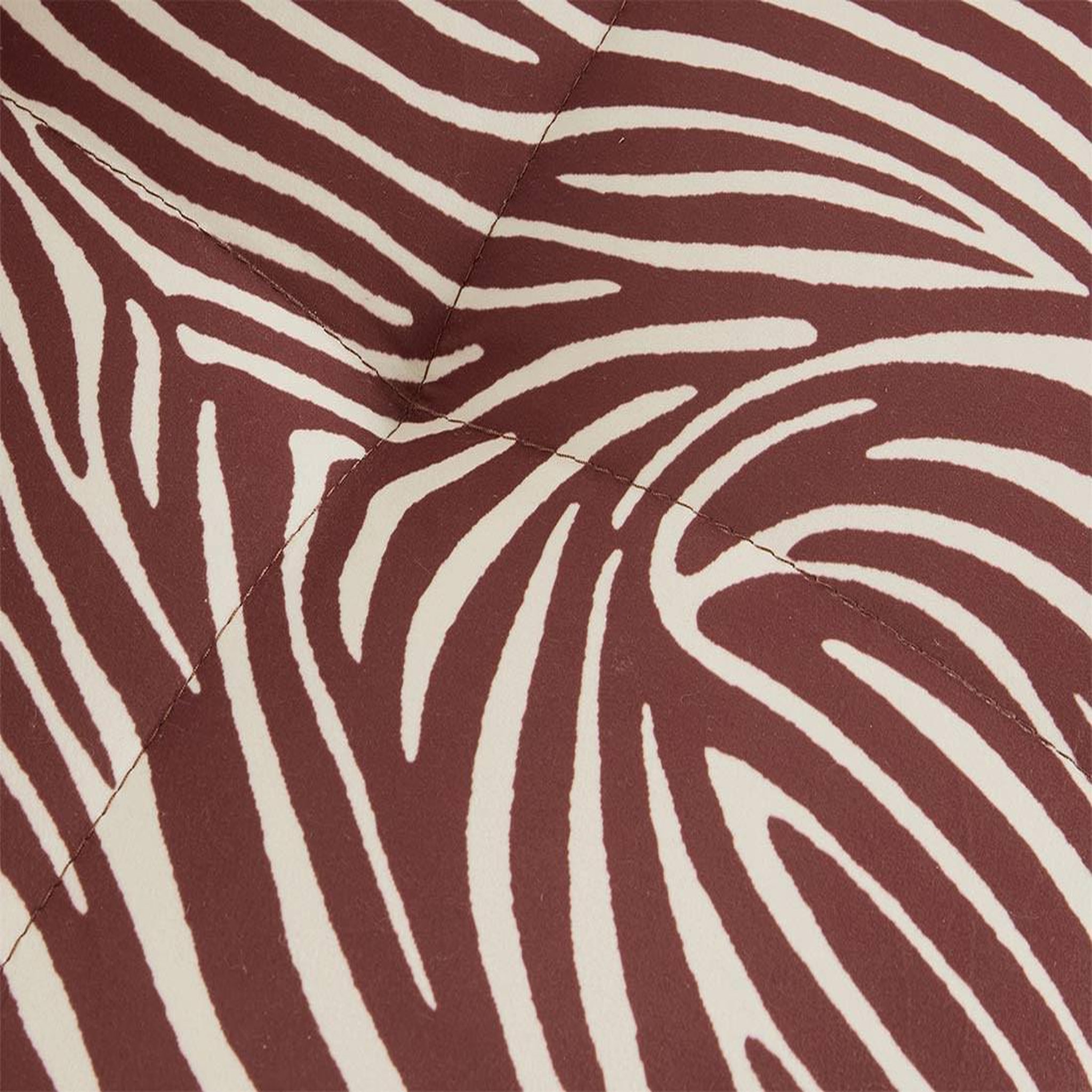 Voir la diapositive 4 : LISA DESIGN Rune - fauteuil zèbre en velours