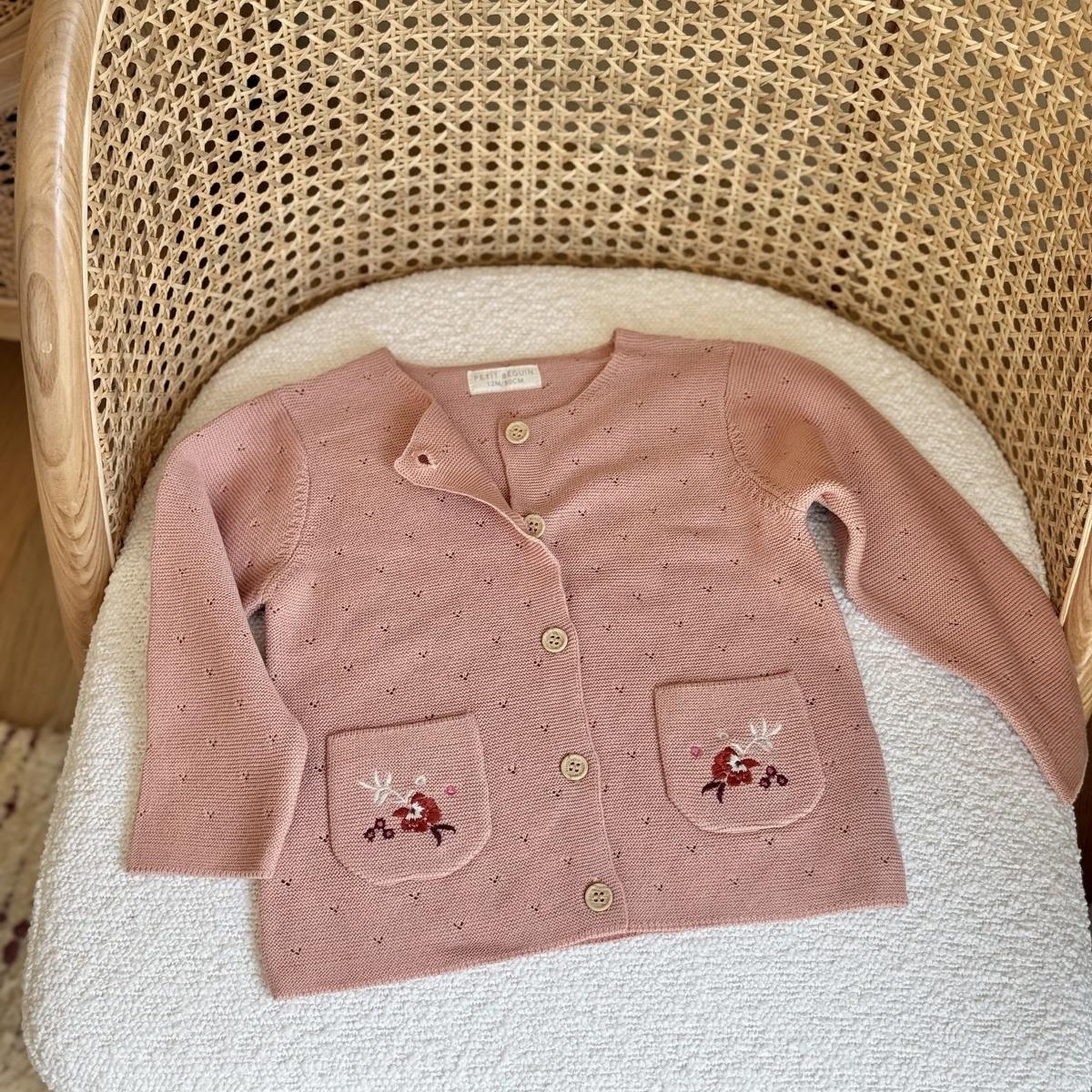 Voir la diapositive 6 : Petit Béguin Gilet enfant en tricot Manouk