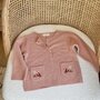 Voir la diapositive 6 : Petit Béguin Gilet enfant en tricot Manouk