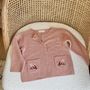 Voir la diapositive 6 : Petit Béguin Gilet enfant en tricot Manouk
