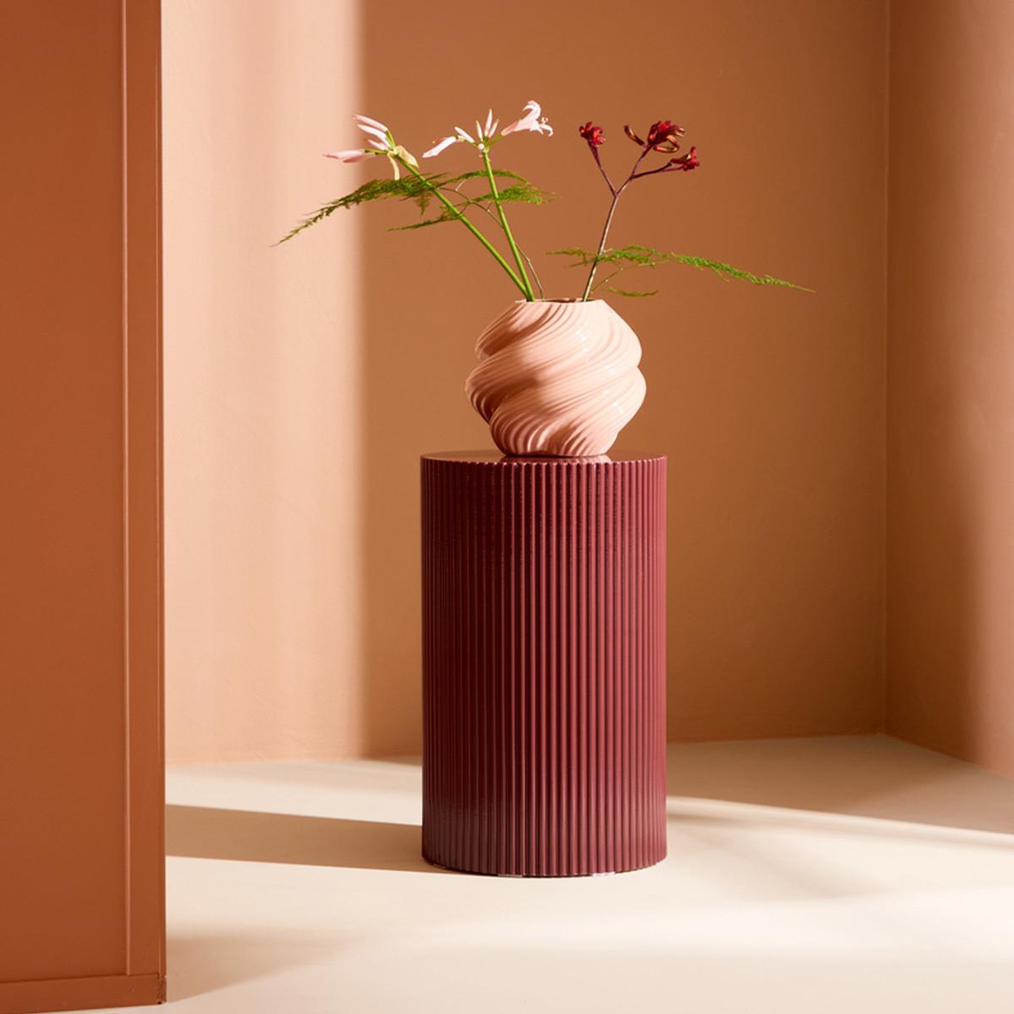 Voir la diapositive 2 : Paris Prix Table d'appoint nervurée  lenox  50cm bordeaux