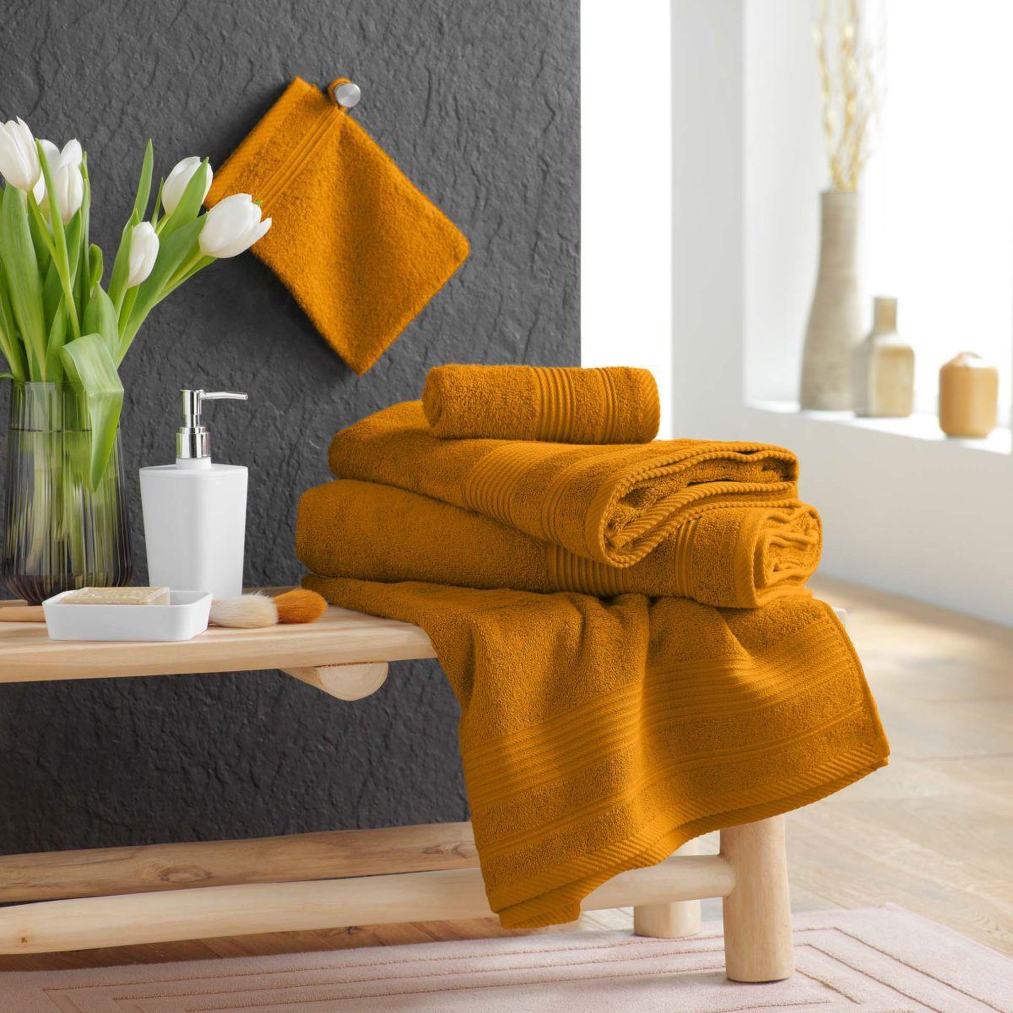 Voir la diapositive 5 : Douceur d'Intérieur Serviette de toilette  tendresse   50x90cm jaune curry