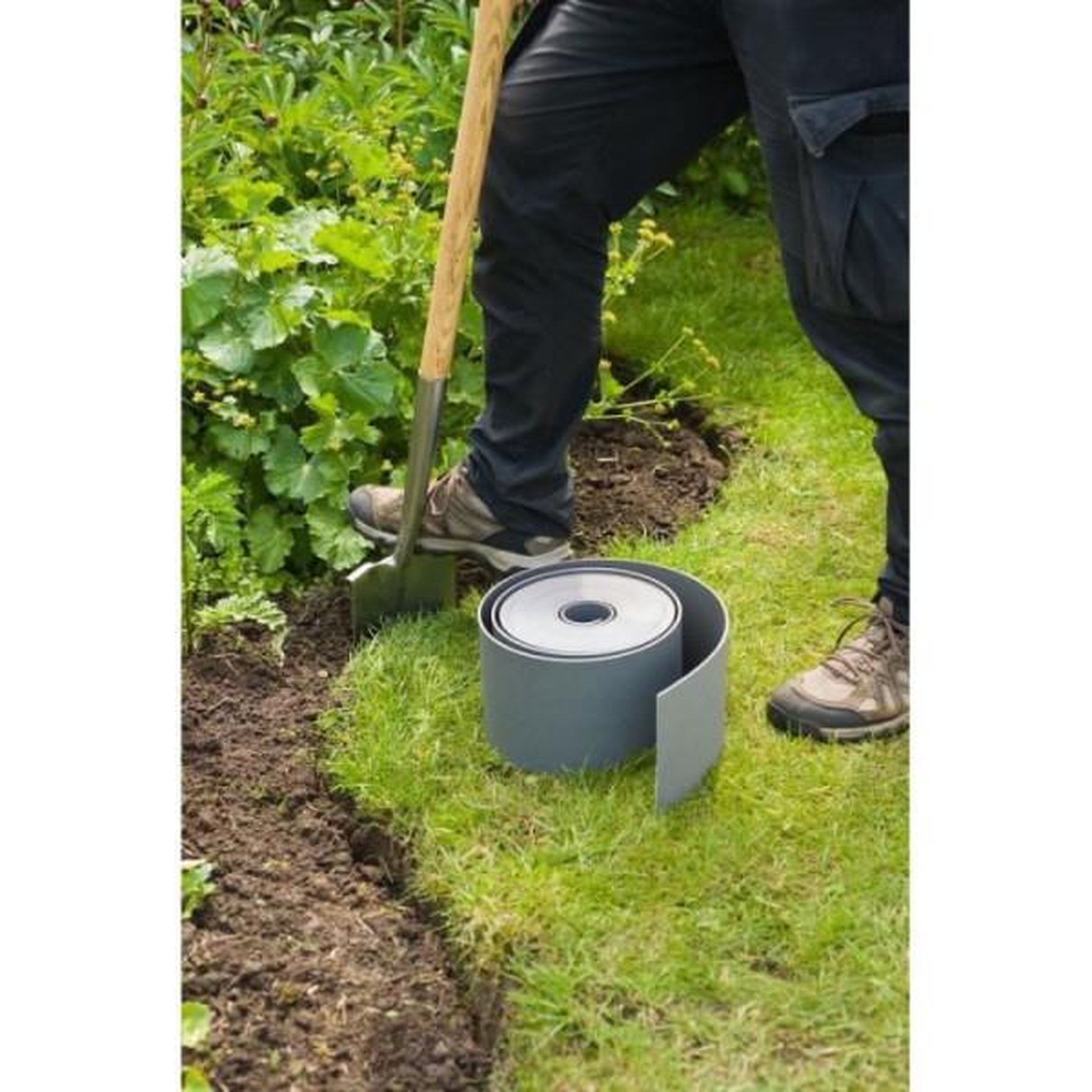 Voir la diapositive 2 : NATURE Bordure de jardin en polyéthylene gris H7,5 cm x 10 m - NATURE