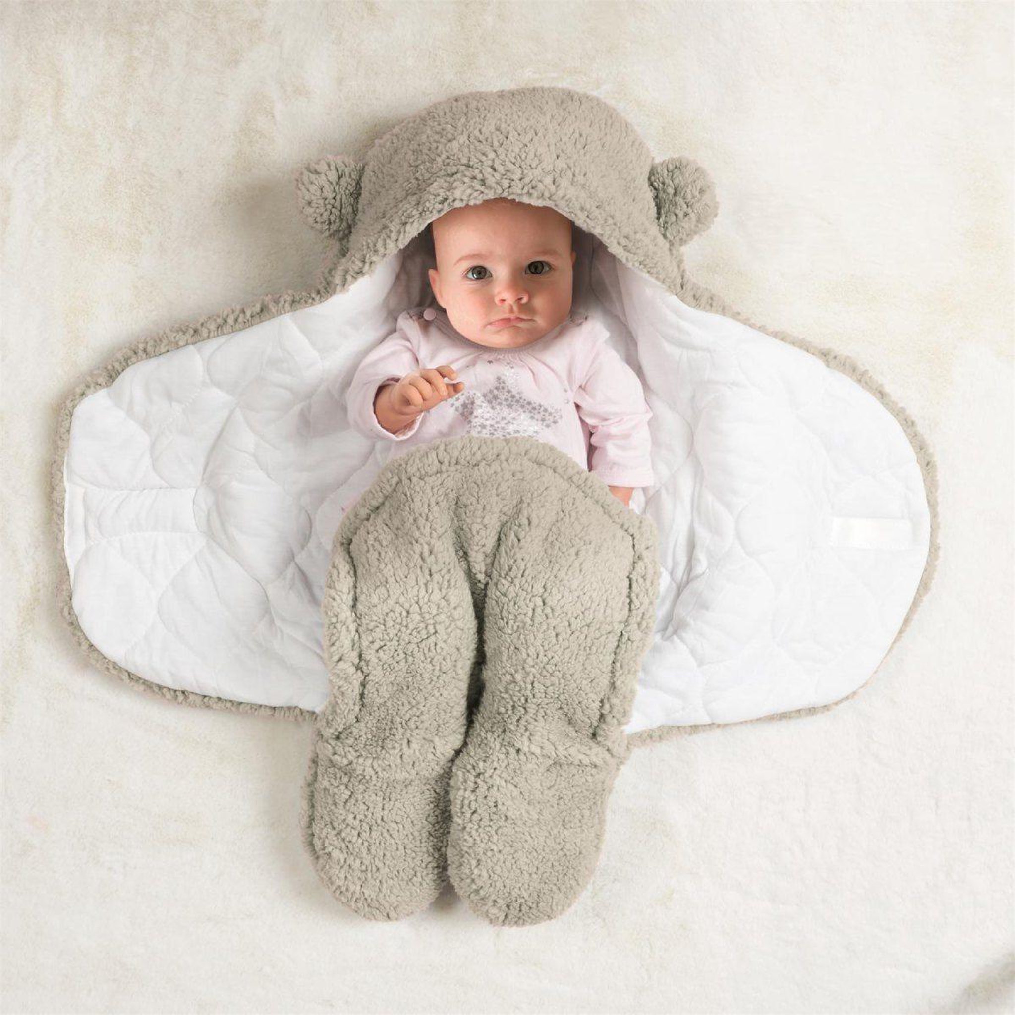 Voir la diapositive 3 : Tom & Zoé Chancelière polaire  ours  76cm gris