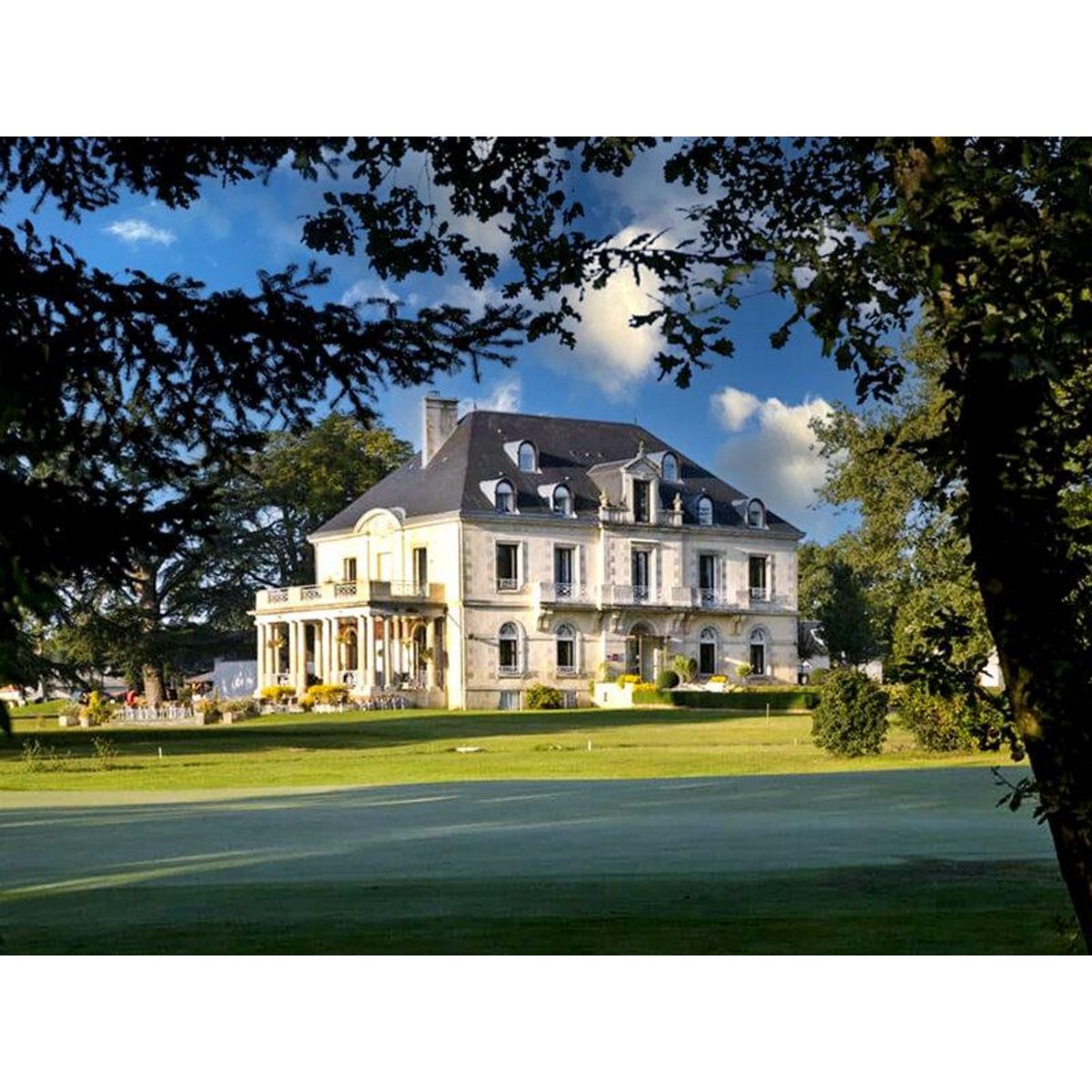 Smartbox 2 jours en famille dans un manoir près de Poitiers - Coffret Cadeau Séjour