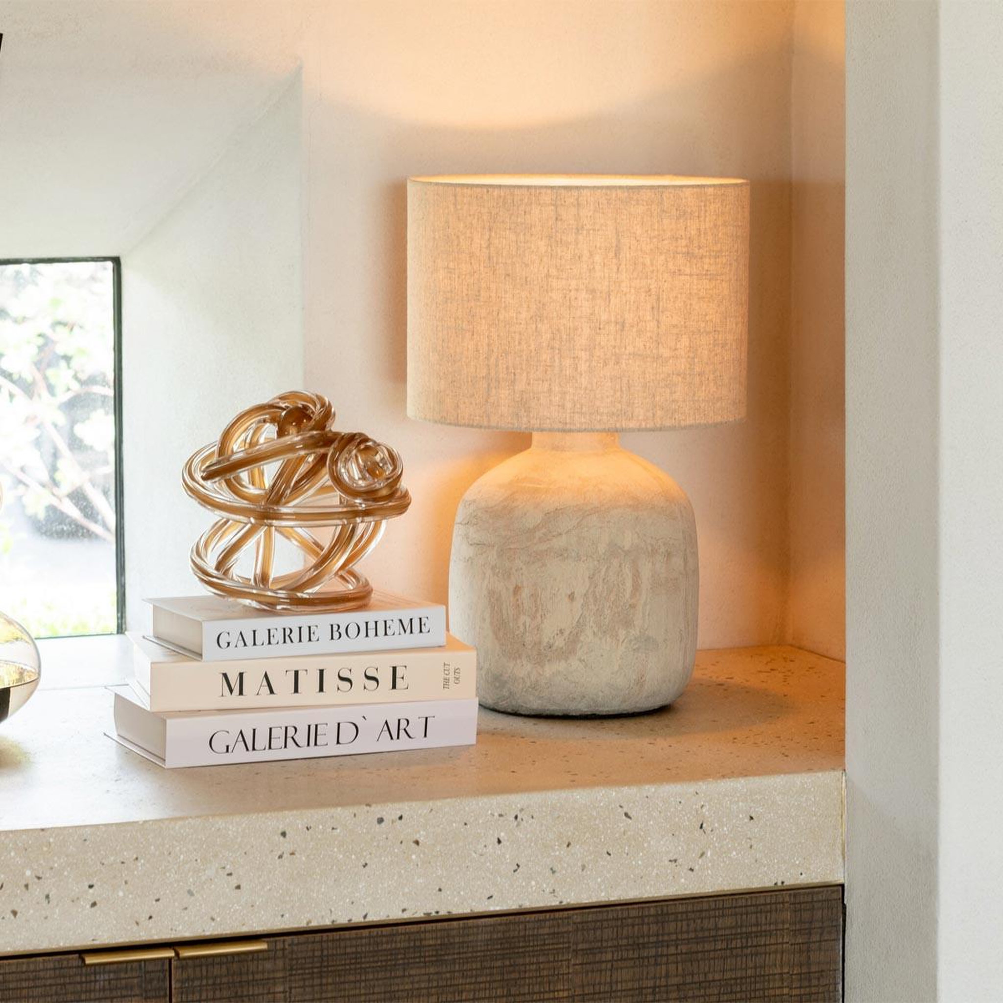 Voir la diapositive 4 : J-LINE Lampe à poser en terre cuite  mia  47cm beige