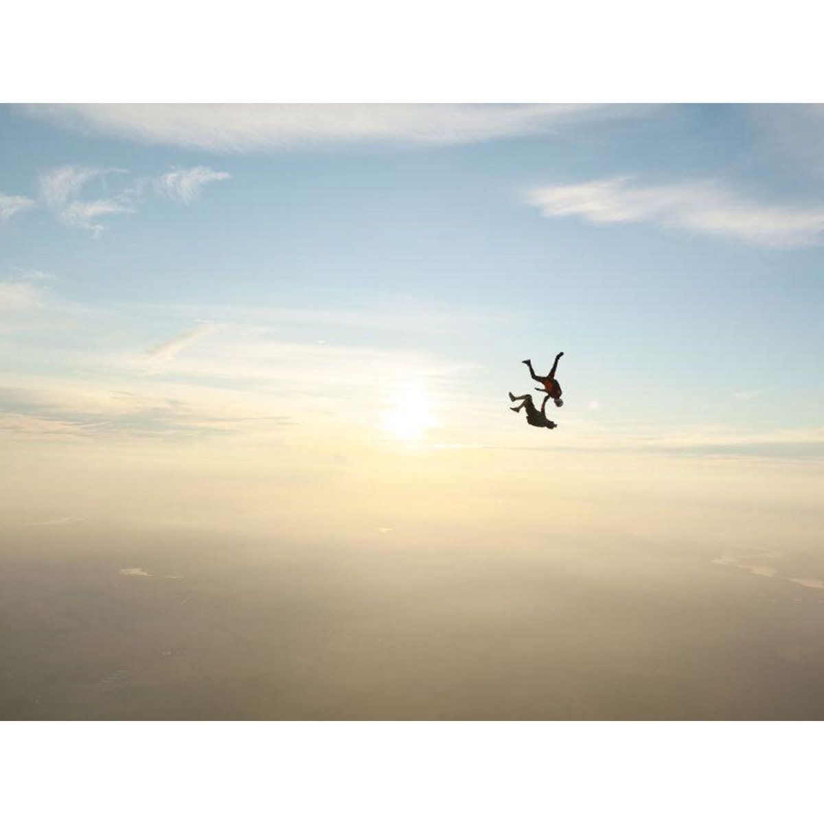 Smartbox Saut en parachute à ouverture automatique à 1100 m en solo près d'Amiens - Coffret Cadeau Sport & Aventure