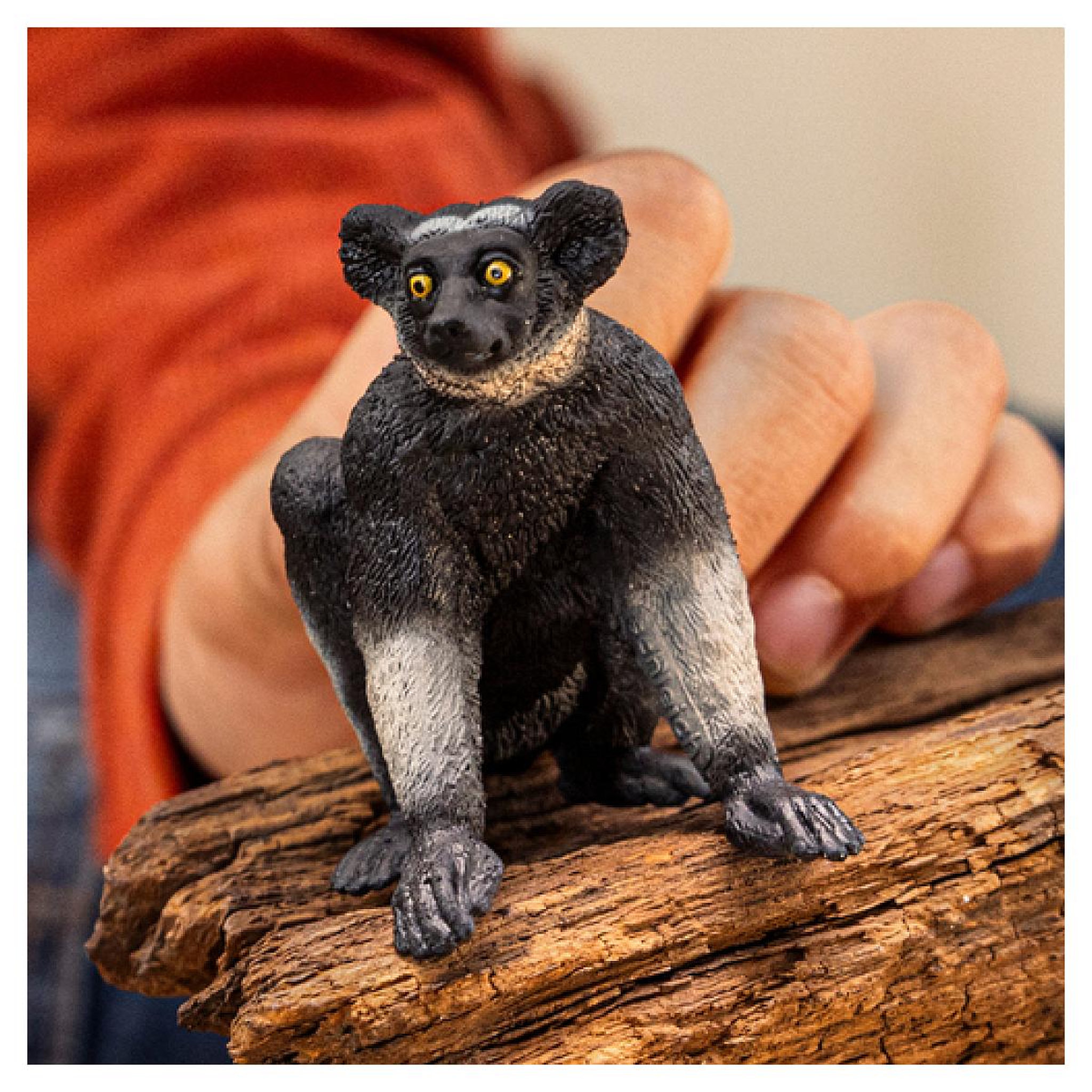 Voir la diapositive 2 : Schleich 14877 figurine singe indri