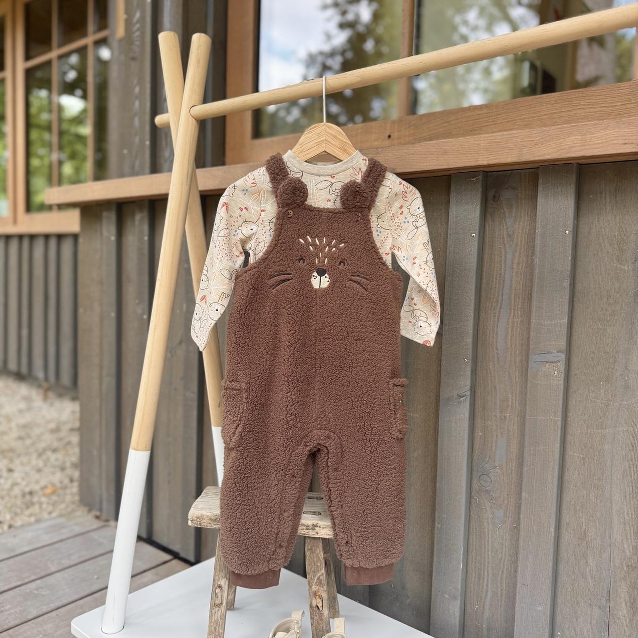 Voir la diapositive 6 : Petit Béguin Ensemble salopette bébé en sherpa et t-shirt Cracotte