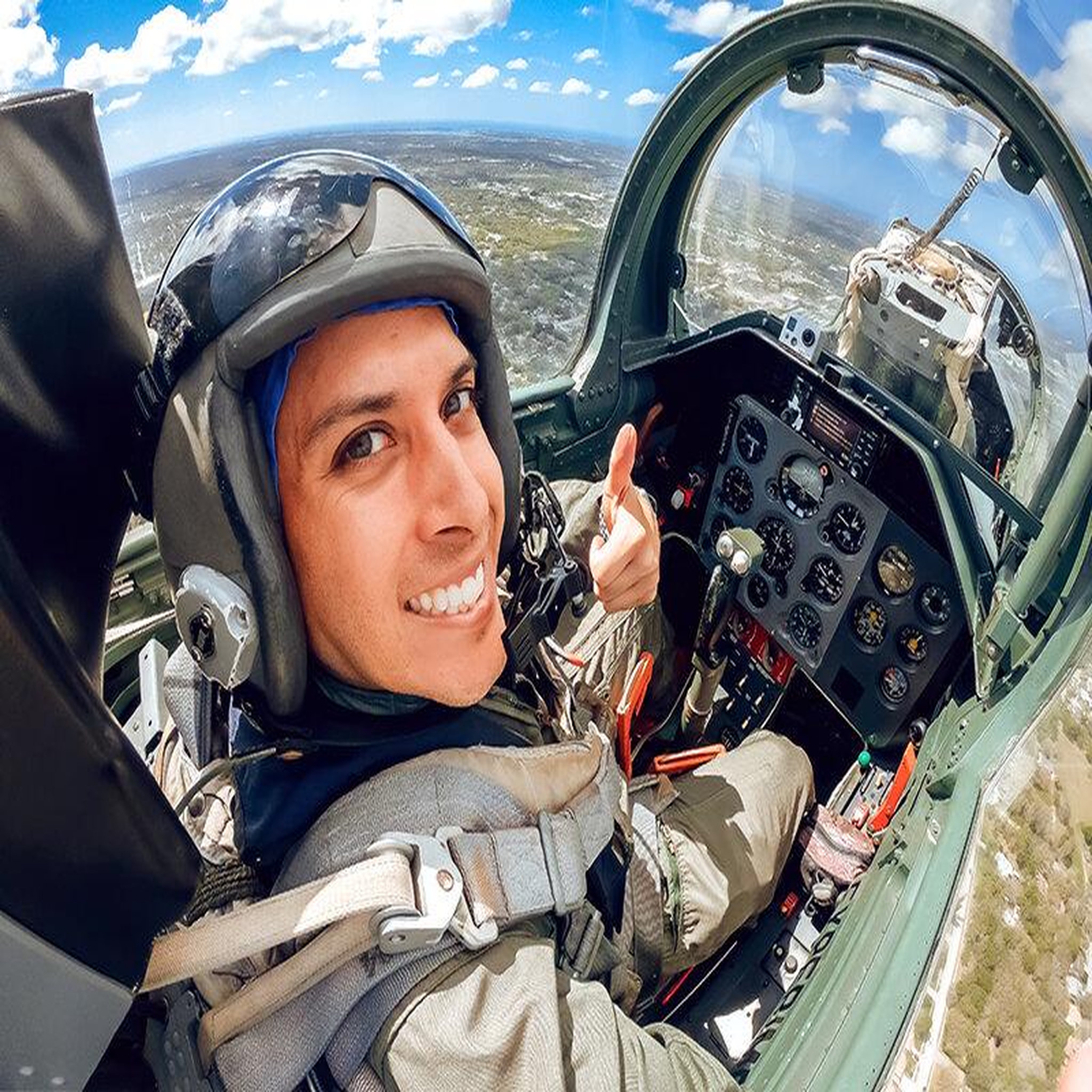Voir la diapositive 4 : Smartbox Vol de 30 minutes sur avion de chasse L-39 Albatros au-dessus des Alpes suisses - Coffret Cadeau Sport & Aventure