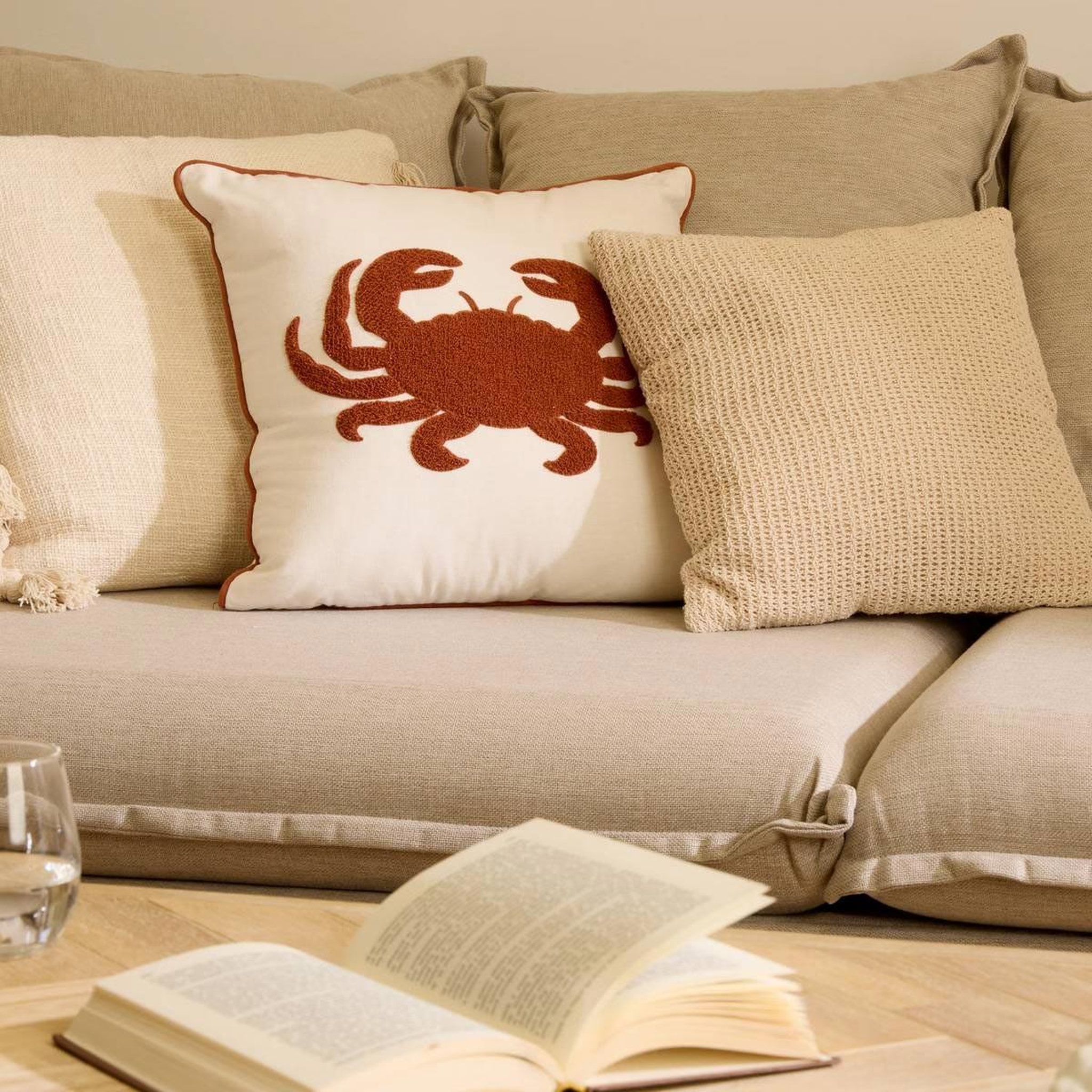 Voir la diapositive 3 : ATMOSPHERA Coussin déco uni  océania  40x40cm beige