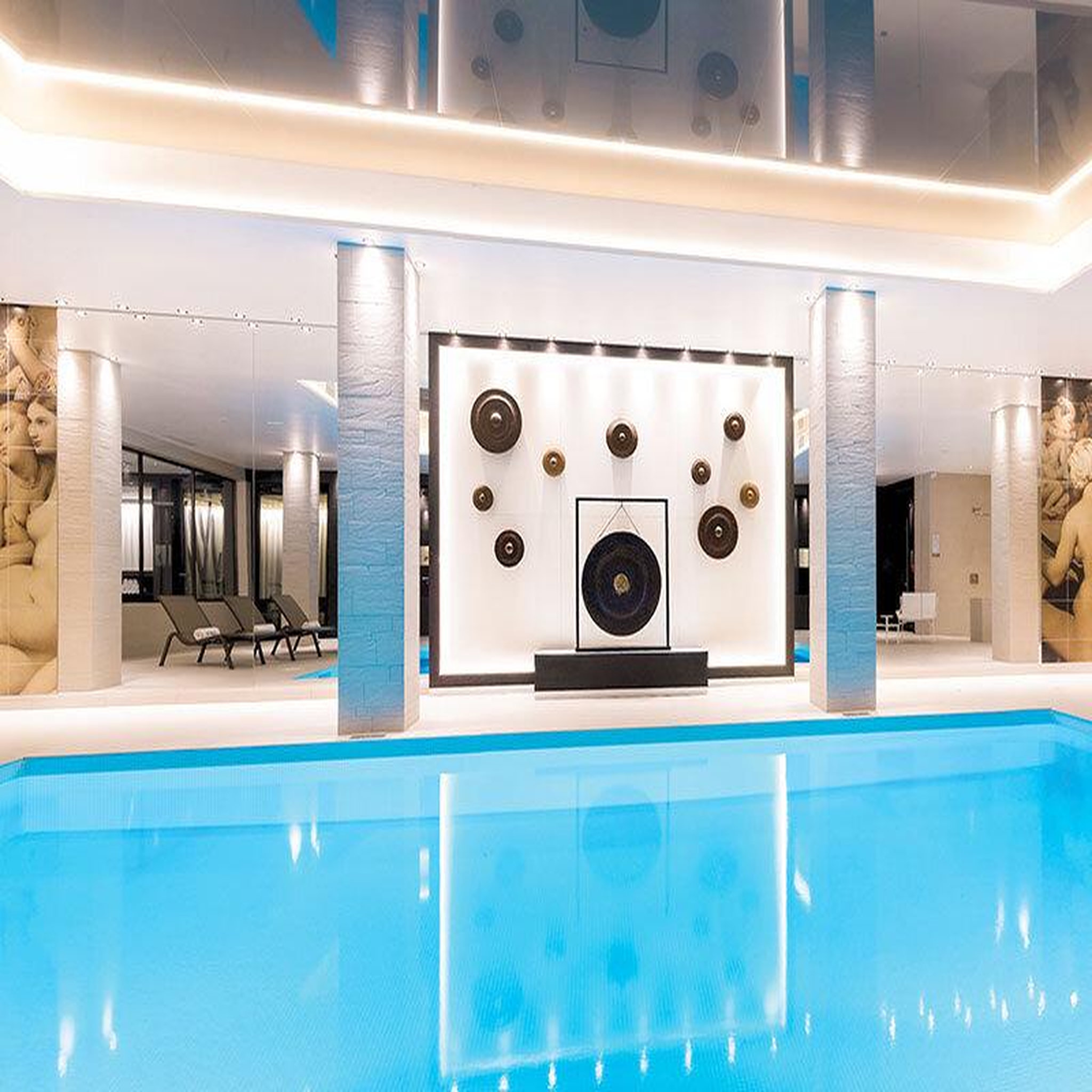 Voir la diapositive 4 : Smartbox 2 jours en chambre Deluxe avec dîner et accès à l'espace spa en hôtel 4* proche de Lyon - Coffret Cadeau Séjour