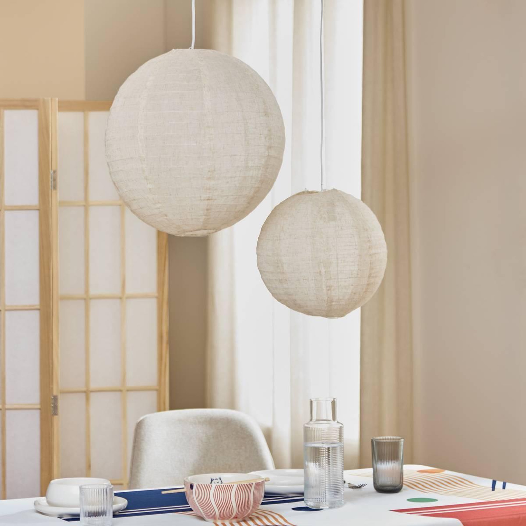 Voir la diapositive 6 : ATMOSPHERA Lanterne japonaise boule  jordy  43cm blanc