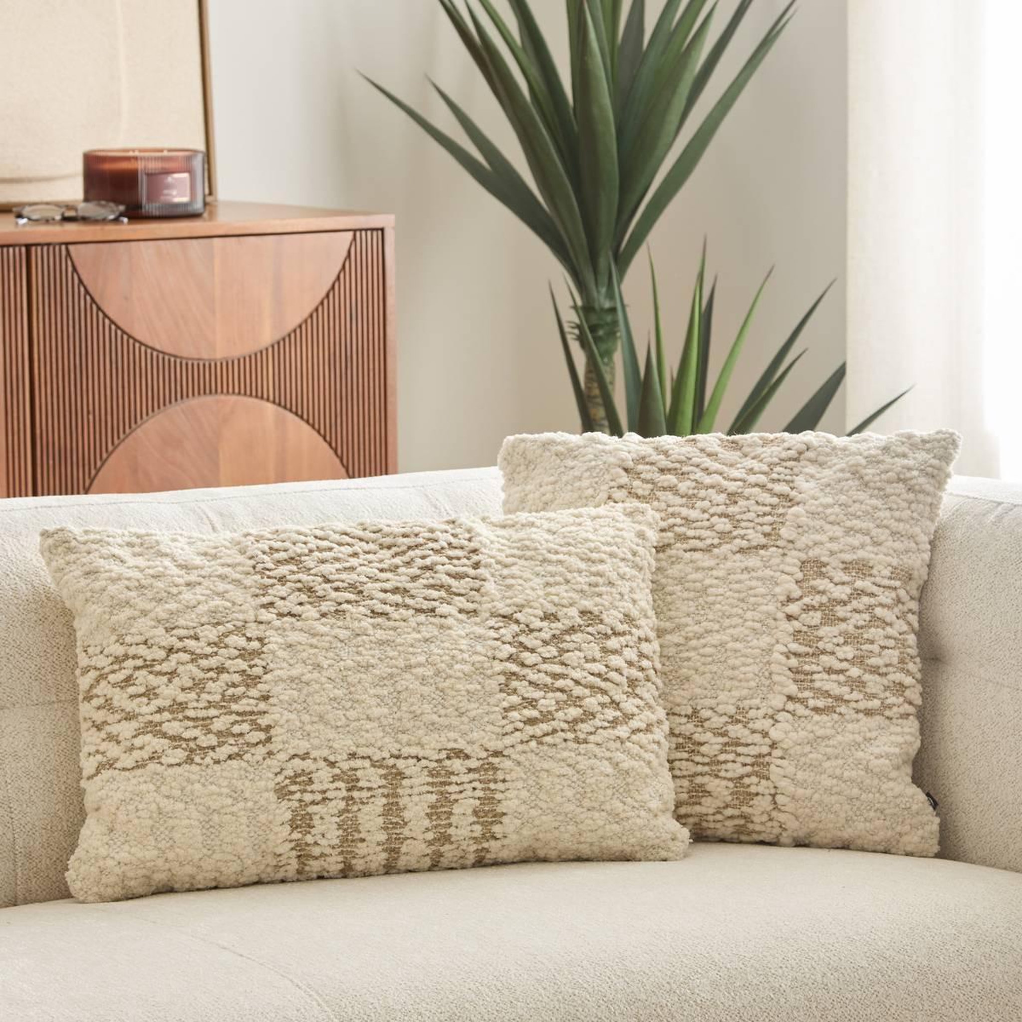 Voir la diapositive 6 : ATMOSPHERA Coussin déco laine chenille  ameya  38x58cm beige lin