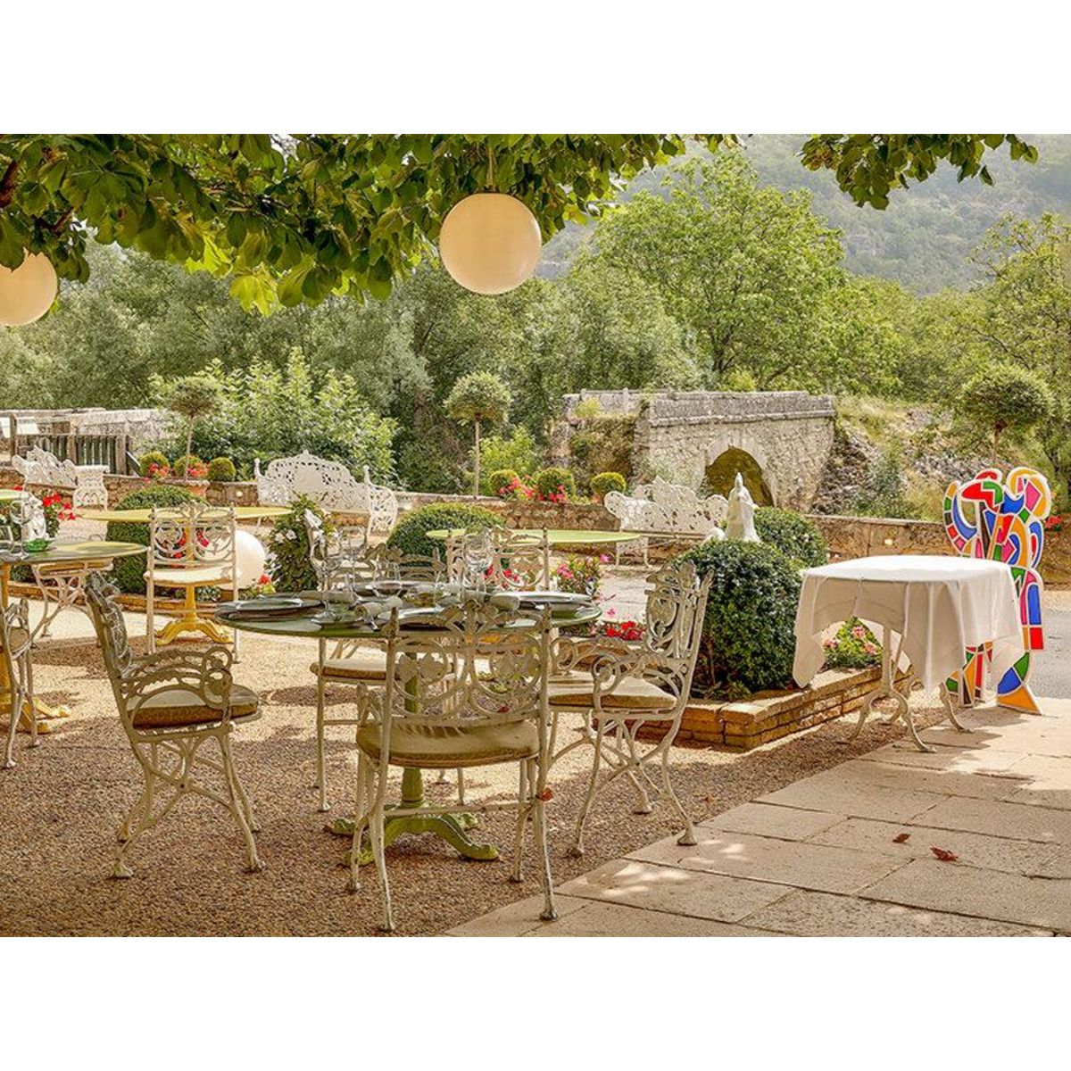 Smartbox Adresses primées : menu 3 plats au restaurant Le Pont de l'Ouysse près de Rocamadour - Coffret Cadeau Gastronomie