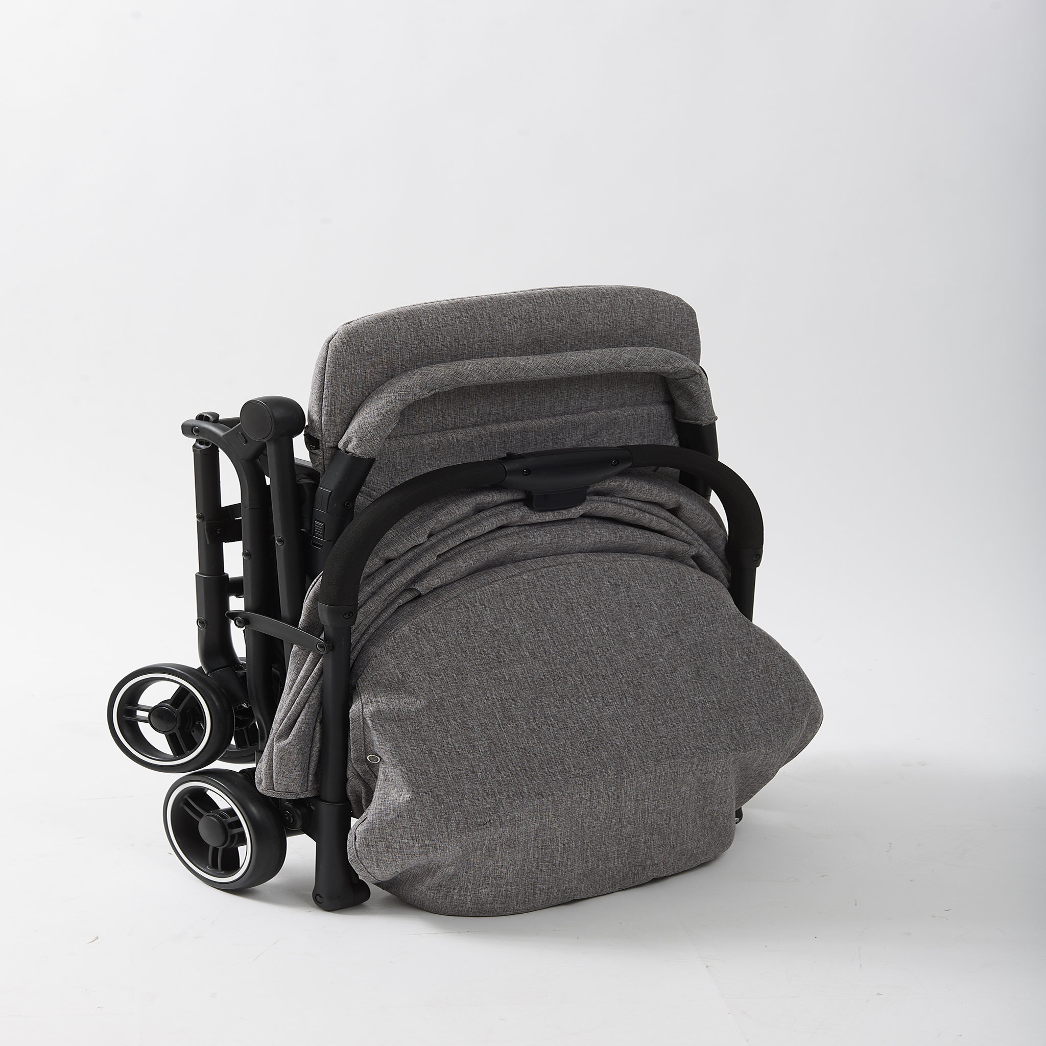Voir la diapositive 2 : AUCHAN BABY Poussette shopper ultra compacte Lali