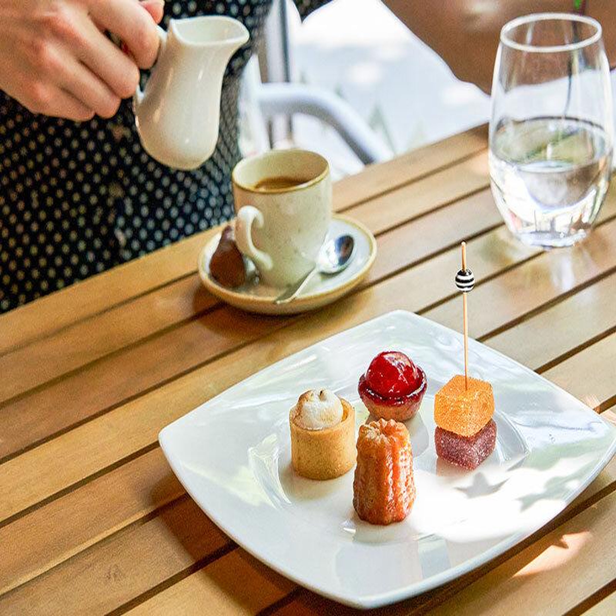 Voir la diapositive 3 : Smartbox Repas gastronomique menu 3 plats sur les grands boulevards à paris - coffret cadeau gastronomie