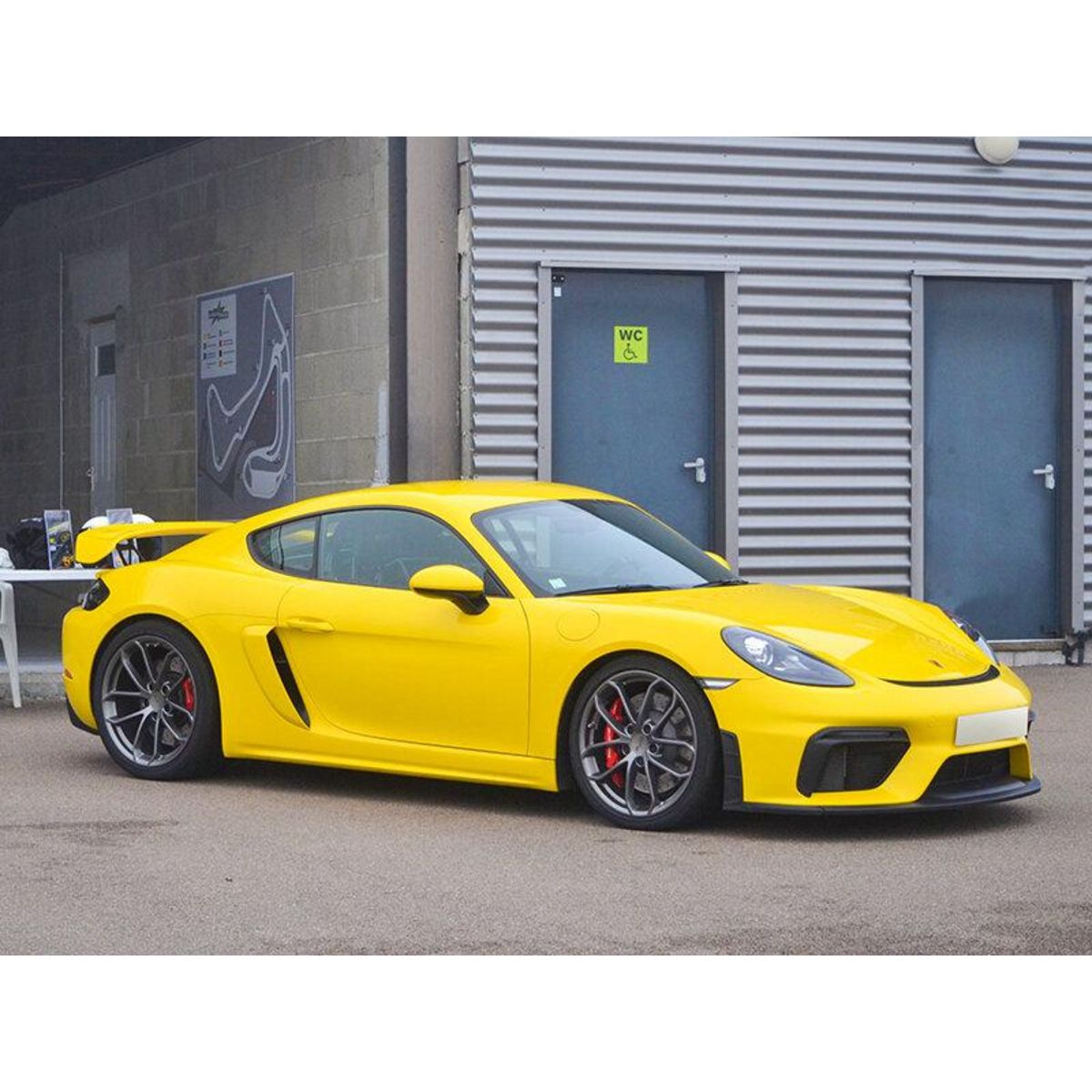 Smartbox Pilotage d'une Porsche GT4 Clubsport pendant 4 tours sur le circuit de Bresse - Coffret Cadeau Sport & Aventure