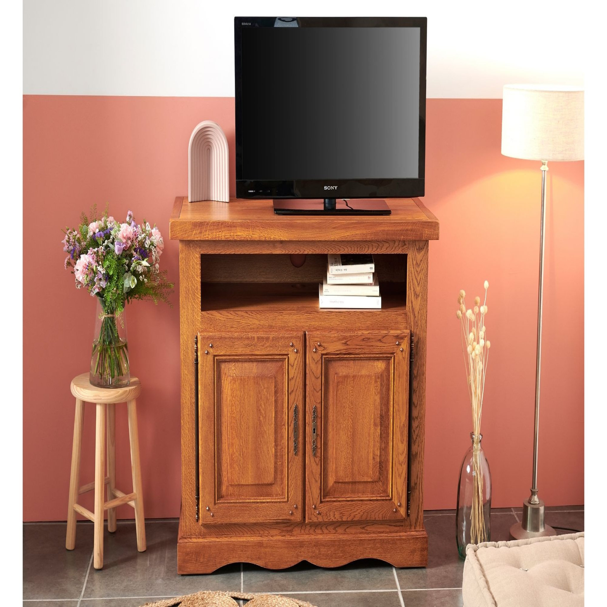 Voir la diapositive 2 : HELLIN Meuble TV en chêne massif 2 portes style traditionnel L107 - LA BRESSE