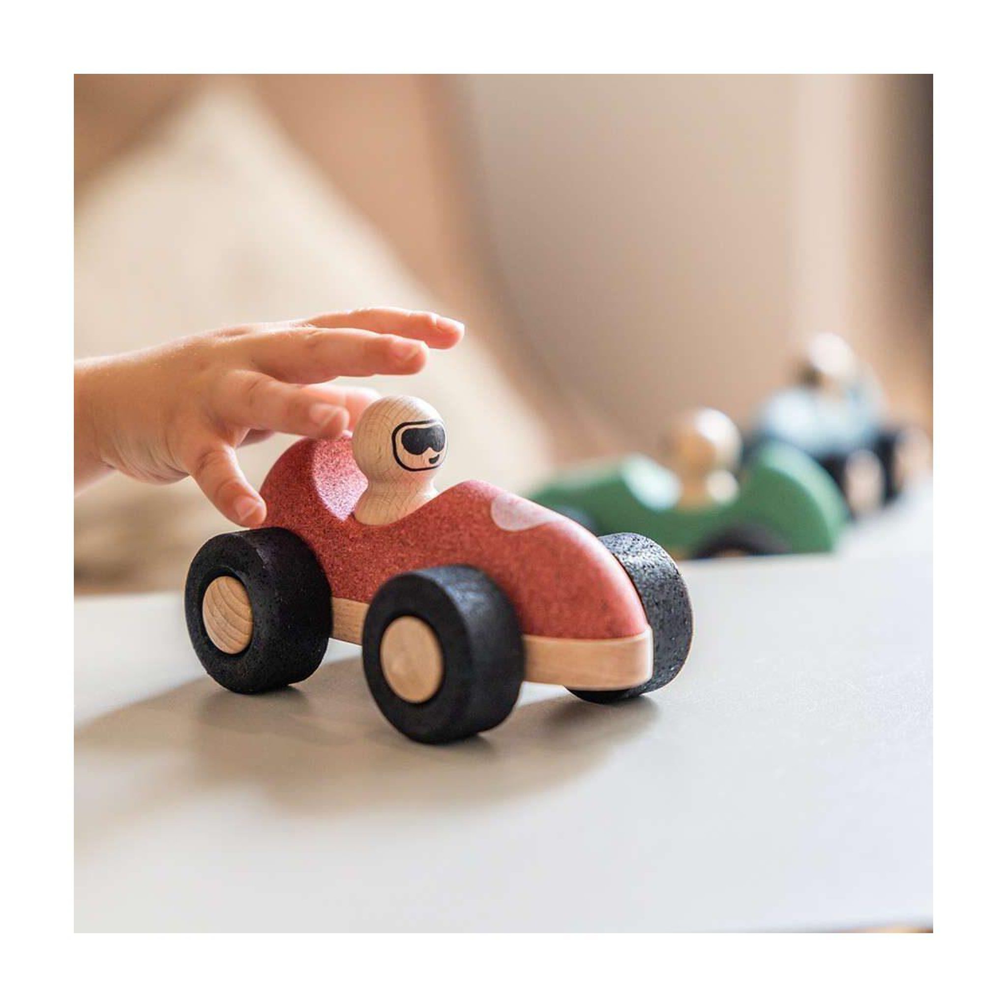 Voir la diapositive 2 : KORKO Voiture de course en liege - rouge