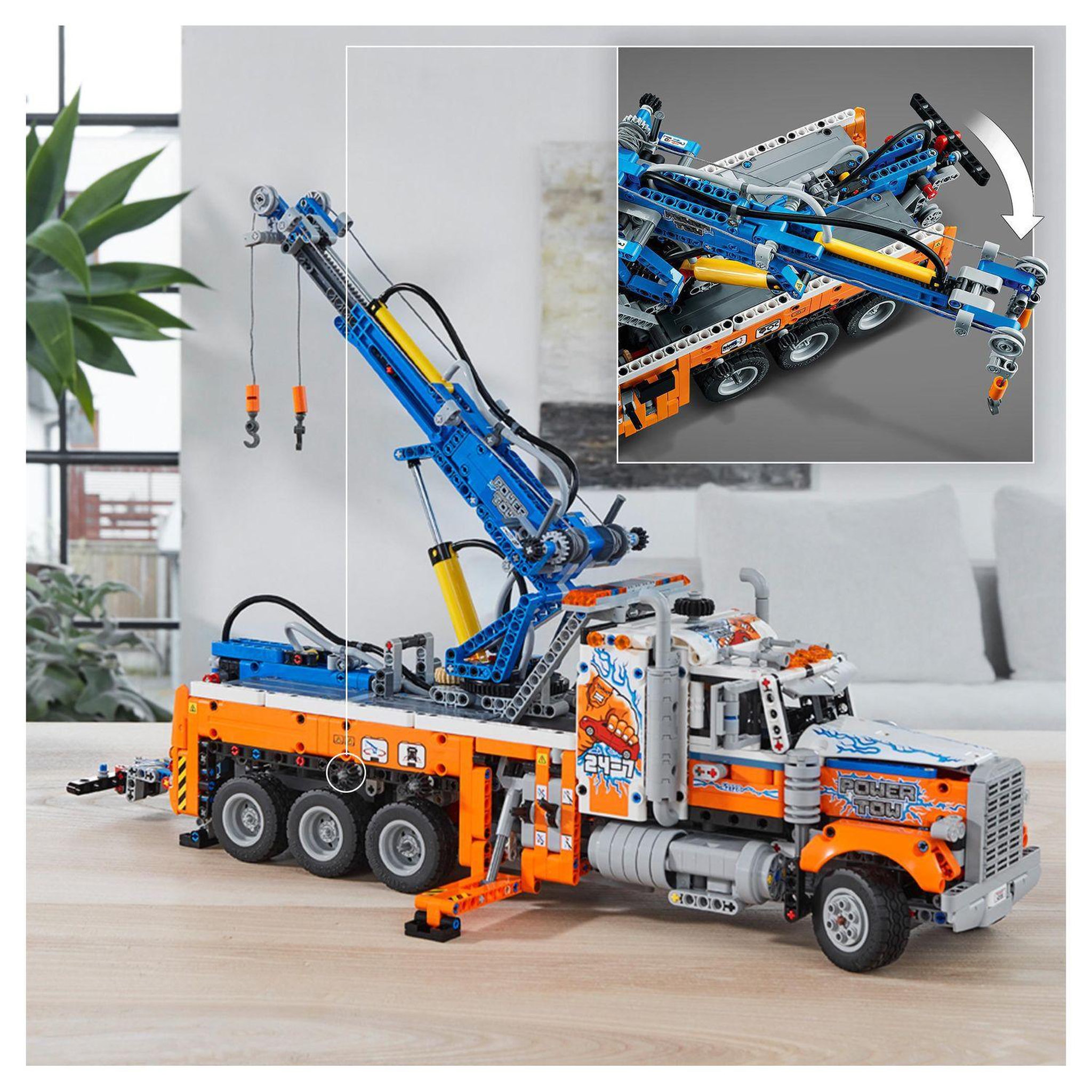 Voir la diapositive 4 : LEGO Technic 42128 Le Camion de Remorquage Lourd dès 11 ans