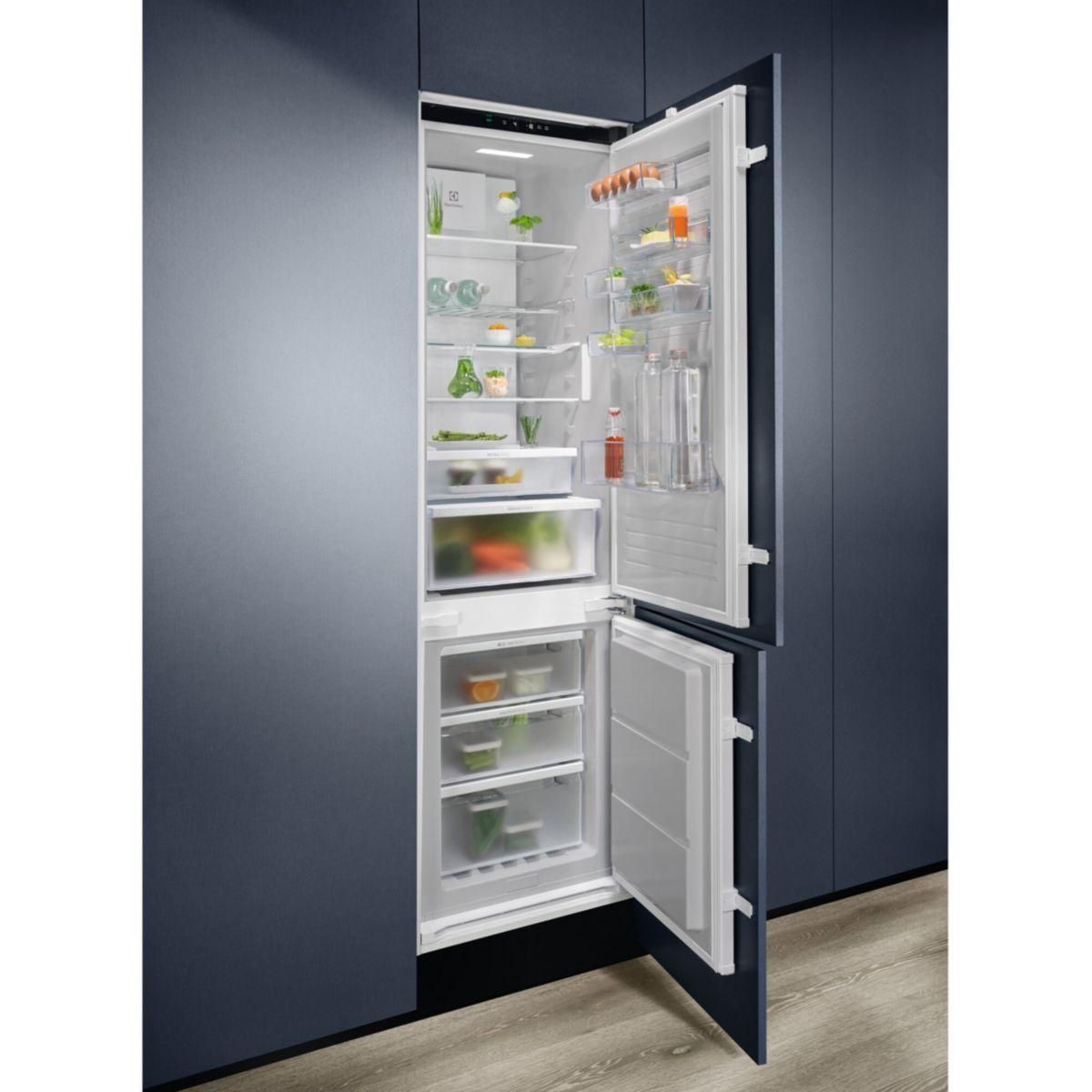 ELECTROLUX Réfrigérateur combiné encastrable ENP7MD19S GreenZone