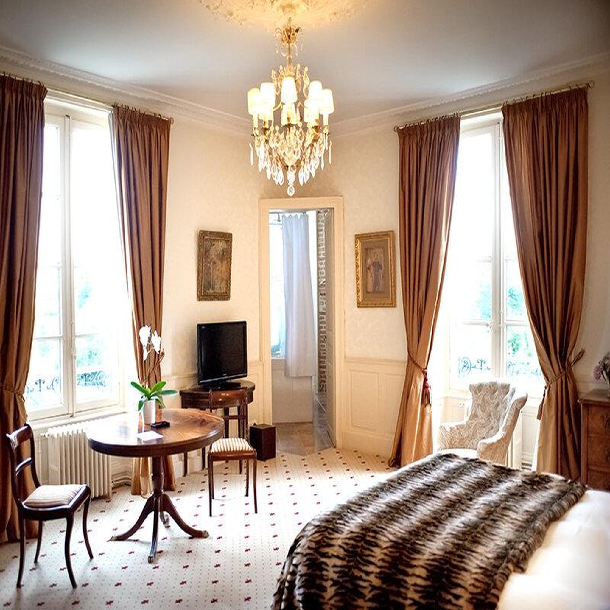 Voir la diapositive 3 : Smartbox 2 jours de rêve au château d'apigné 5* avec dîner près de rennes - coffret cadeau séjour