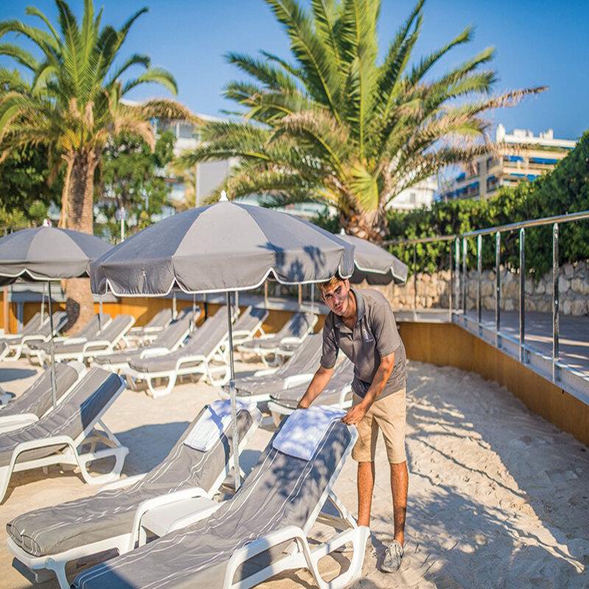 Voir la diapositive 5 : Smartbox 2 jours au bord de la mer en famille dans un hôtel 4* à antibes - coffret cadeau séjour