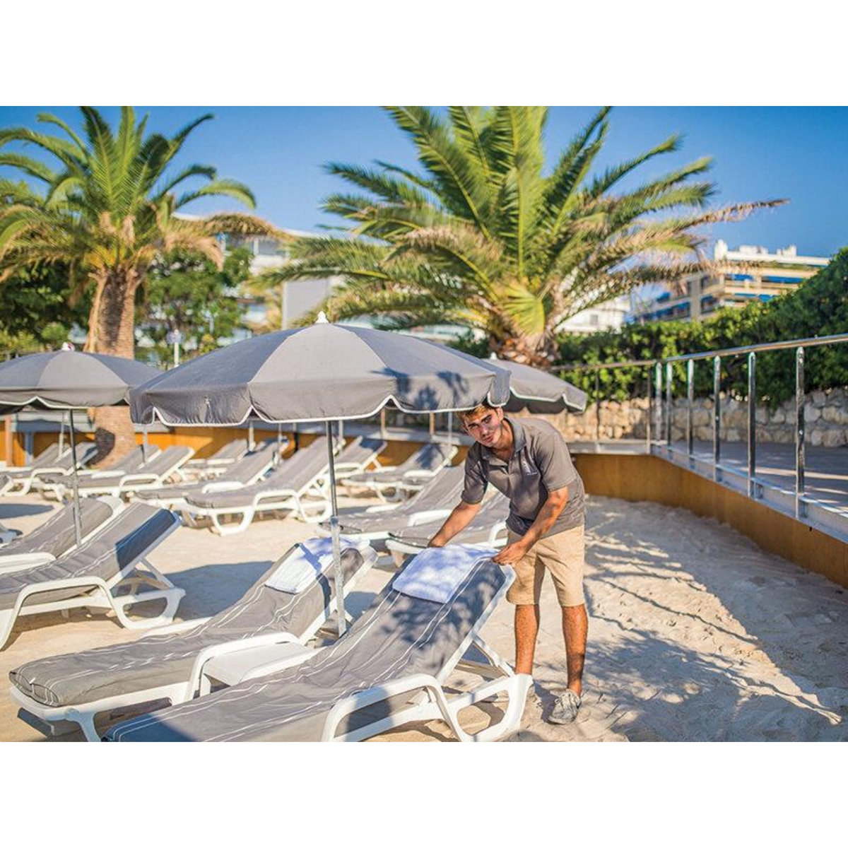 Smartbox 2 jours au bord de la mer en famille dans un hôtel 4* à Antibes - Coffret Cadeau Séjour