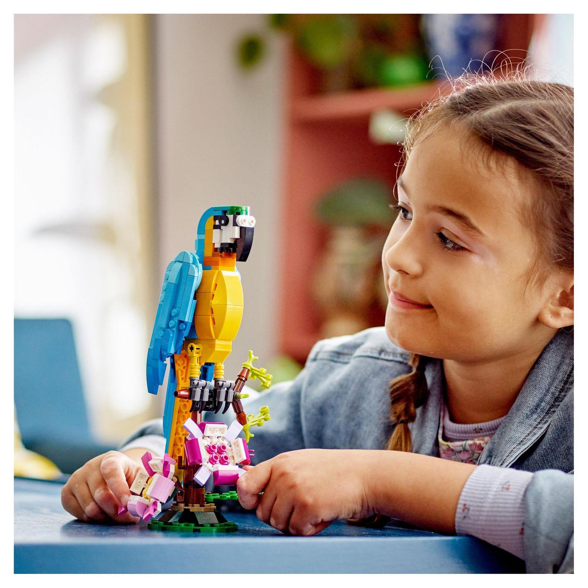 Voir la diapositive 8 : LEGO Creator  31136 - Le perroquet exotique, Jouet de Construction, Figurines Animaux de la Jungle, avec Grenouille et Poisson