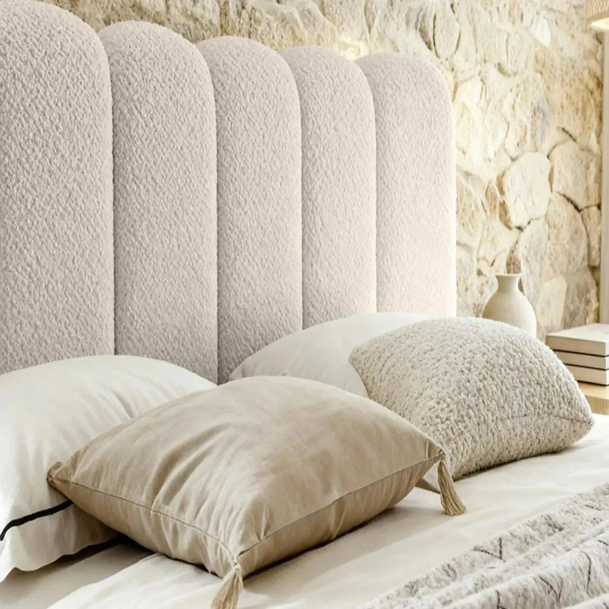 Voir la diapositive 5 : CASANOVA PARIS Garance - lit coffre tissu chenille