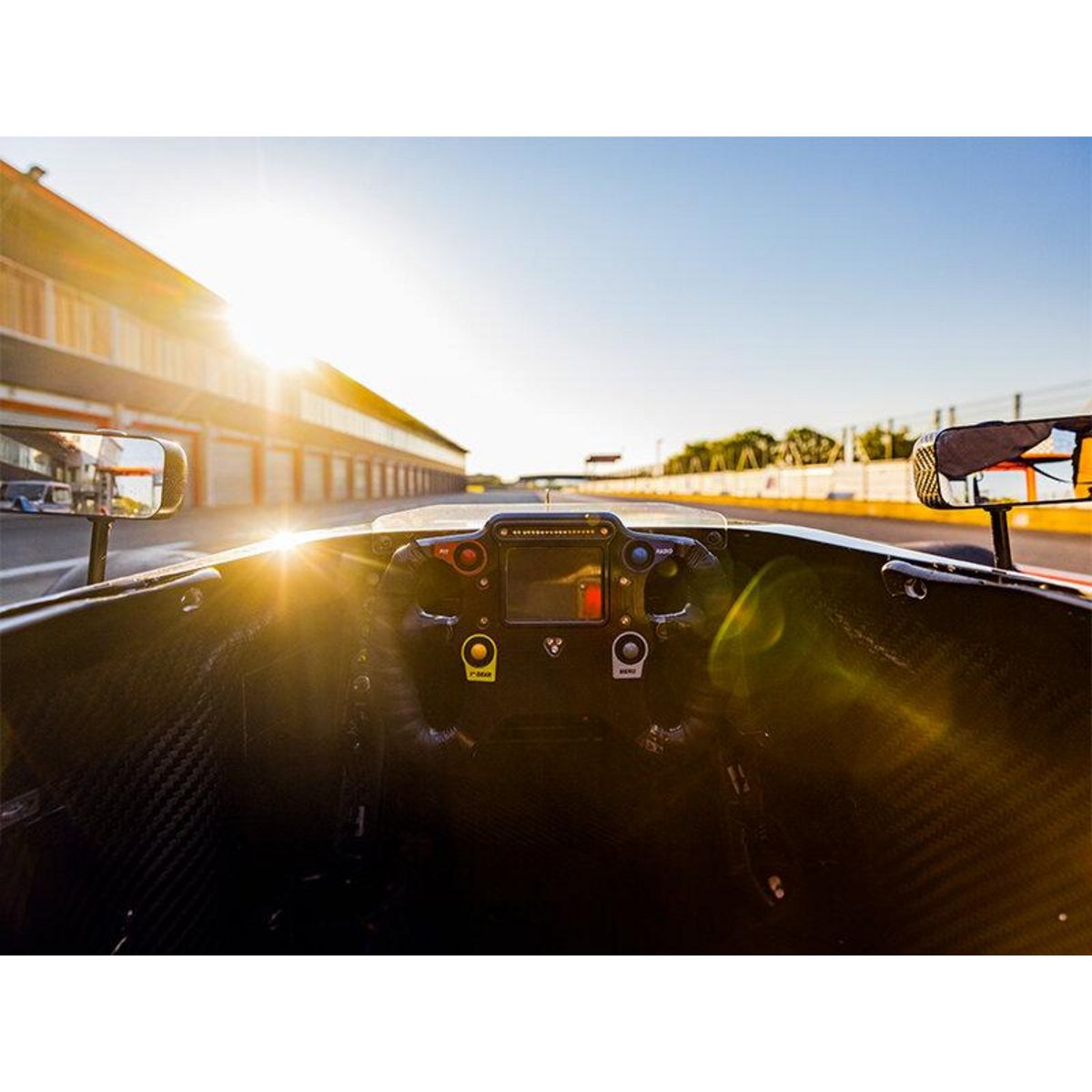 Smartbox Stage de pilotage monoplace : 15 tours sur le circuit de La Ferté-Gaucher en Formule 4 Tatuus - Coffret Cadeau Sport & Aventure