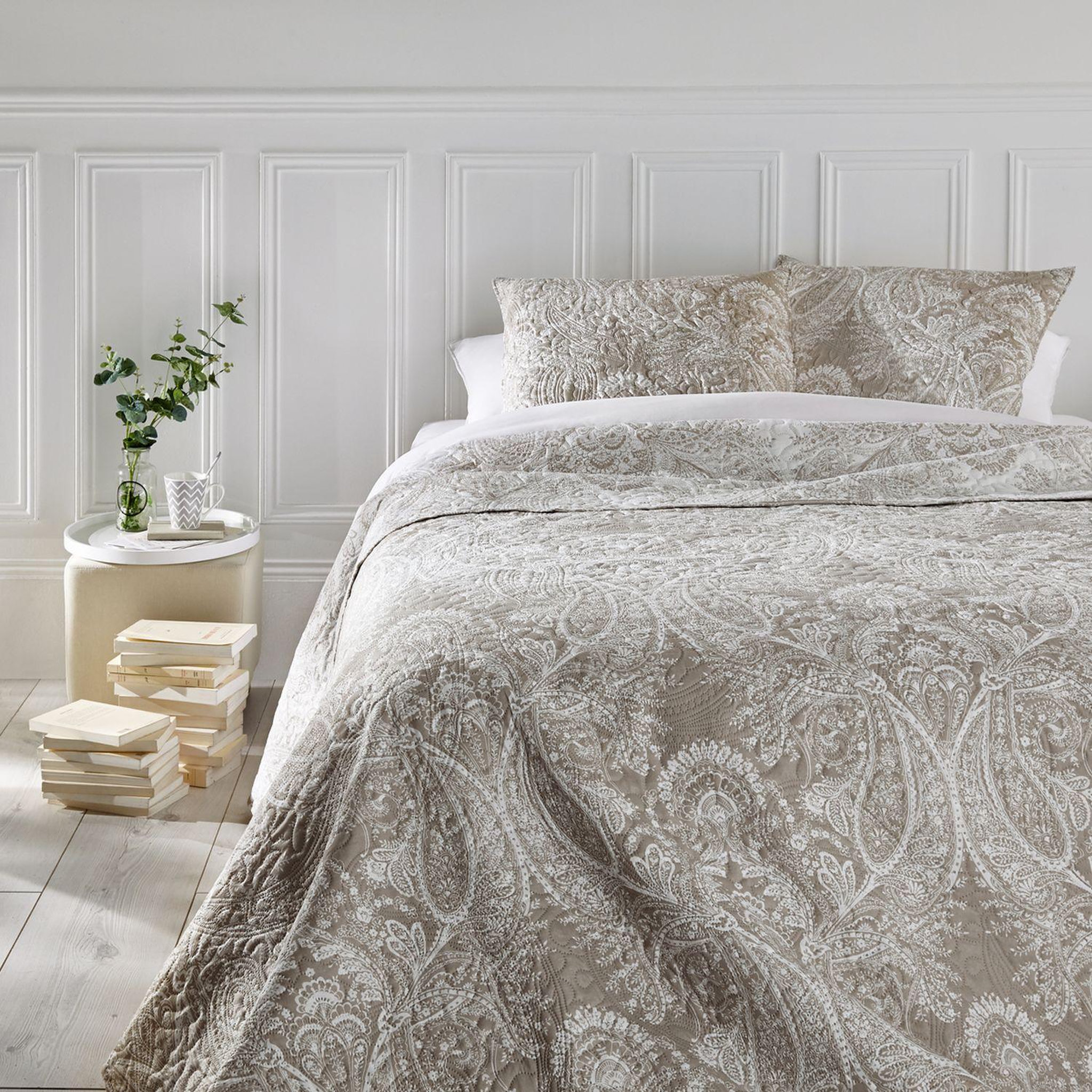 ATMOSPHERA Dessus de lit et 2 taies Marie - 240 x 260 cm. Coloris disponibles : Gris