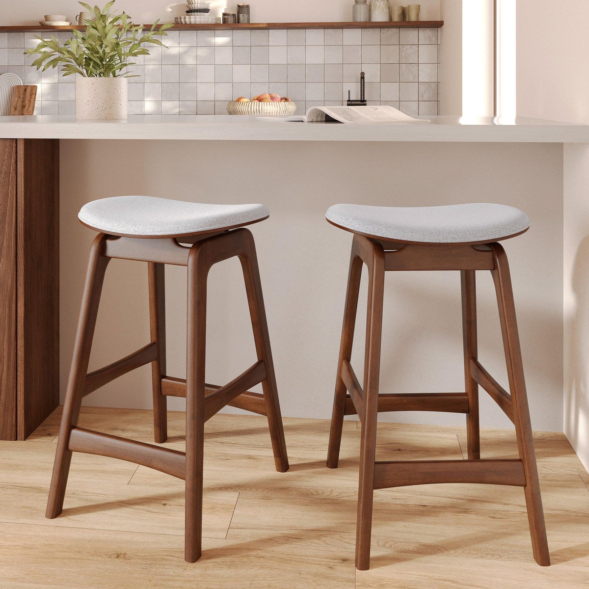 Rendez vous déco Lot de 2 tabourets pour îlot central 65,5 cm en bois et tissu gris-Jude