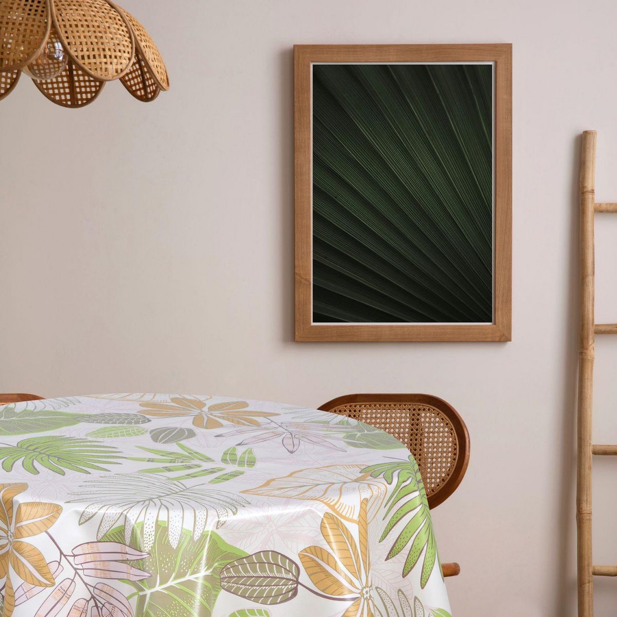 HABITABLE Nappe en toile cirée ronde motifs jungle MALLORCA