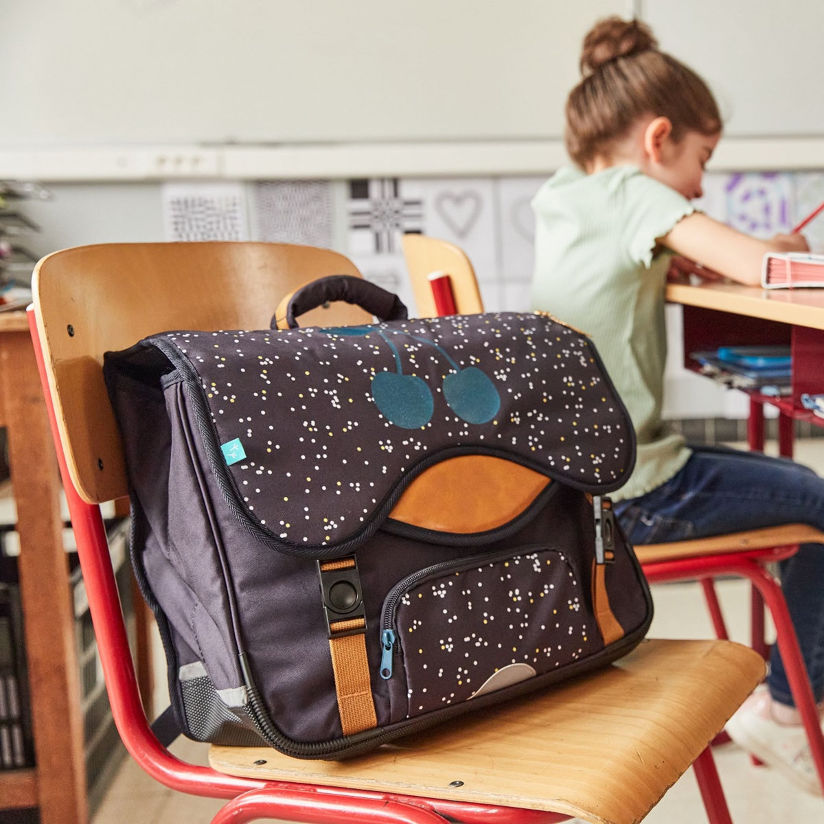 AUCHAN Cartable 41 cm CM1/CM2 noir Simply Dots