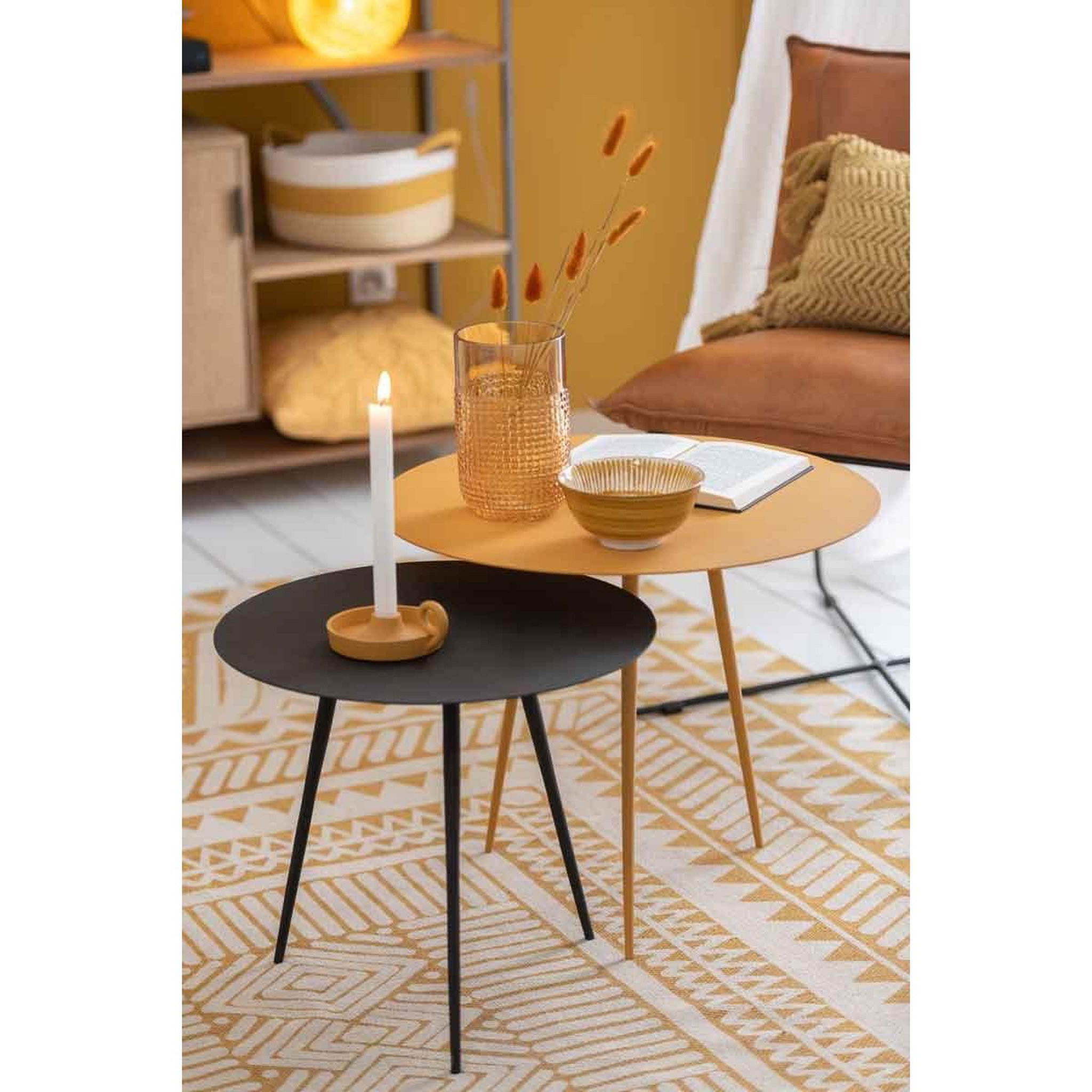 Voir la diapositive 4 : J-LINE Table ronde gigogne design  vicky  56cm ocre