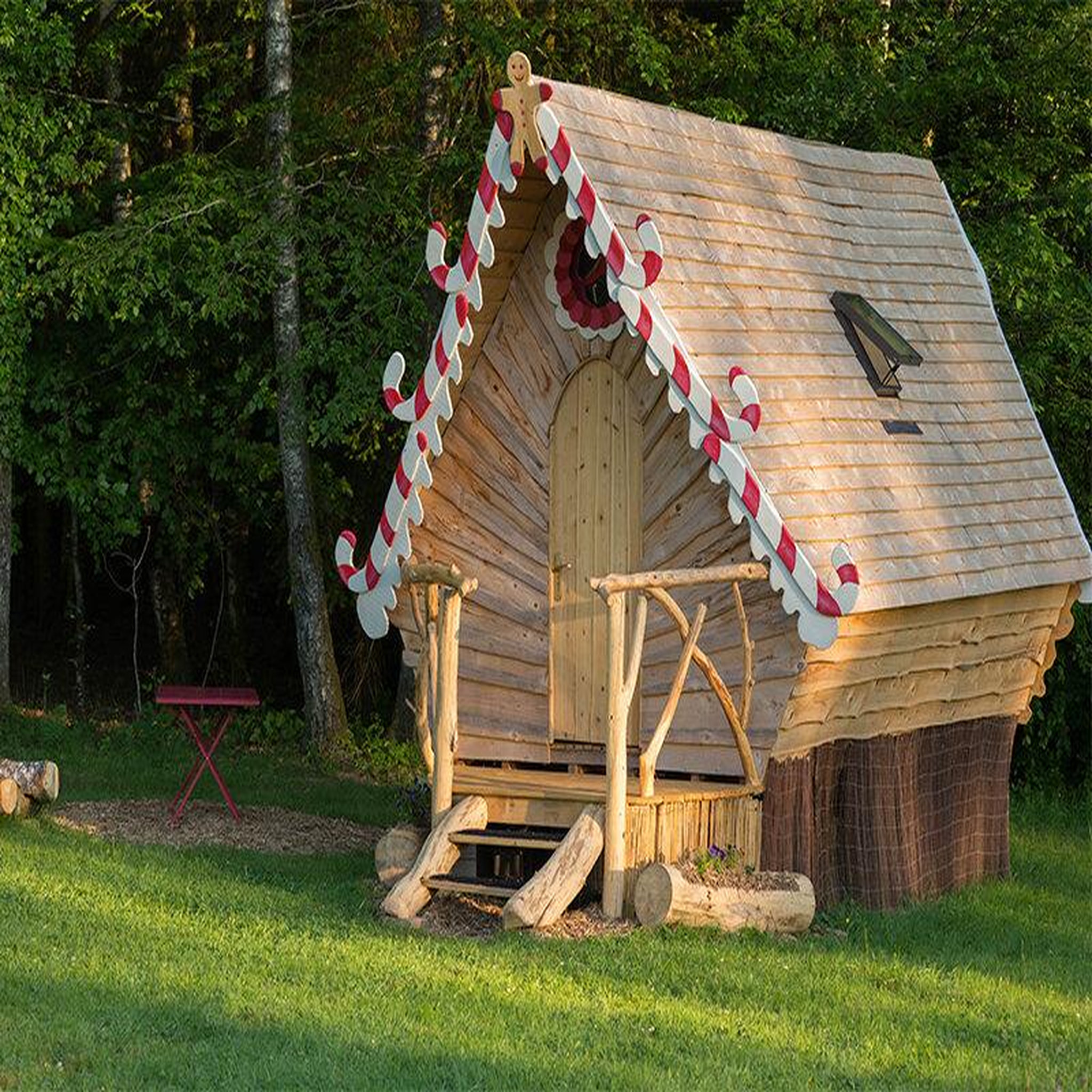 Voir la diapositive 3 : Smartbox Escapade insolite dans les vosges : 3 jours en cabane pour toute la famille - coffret cadeau séjour