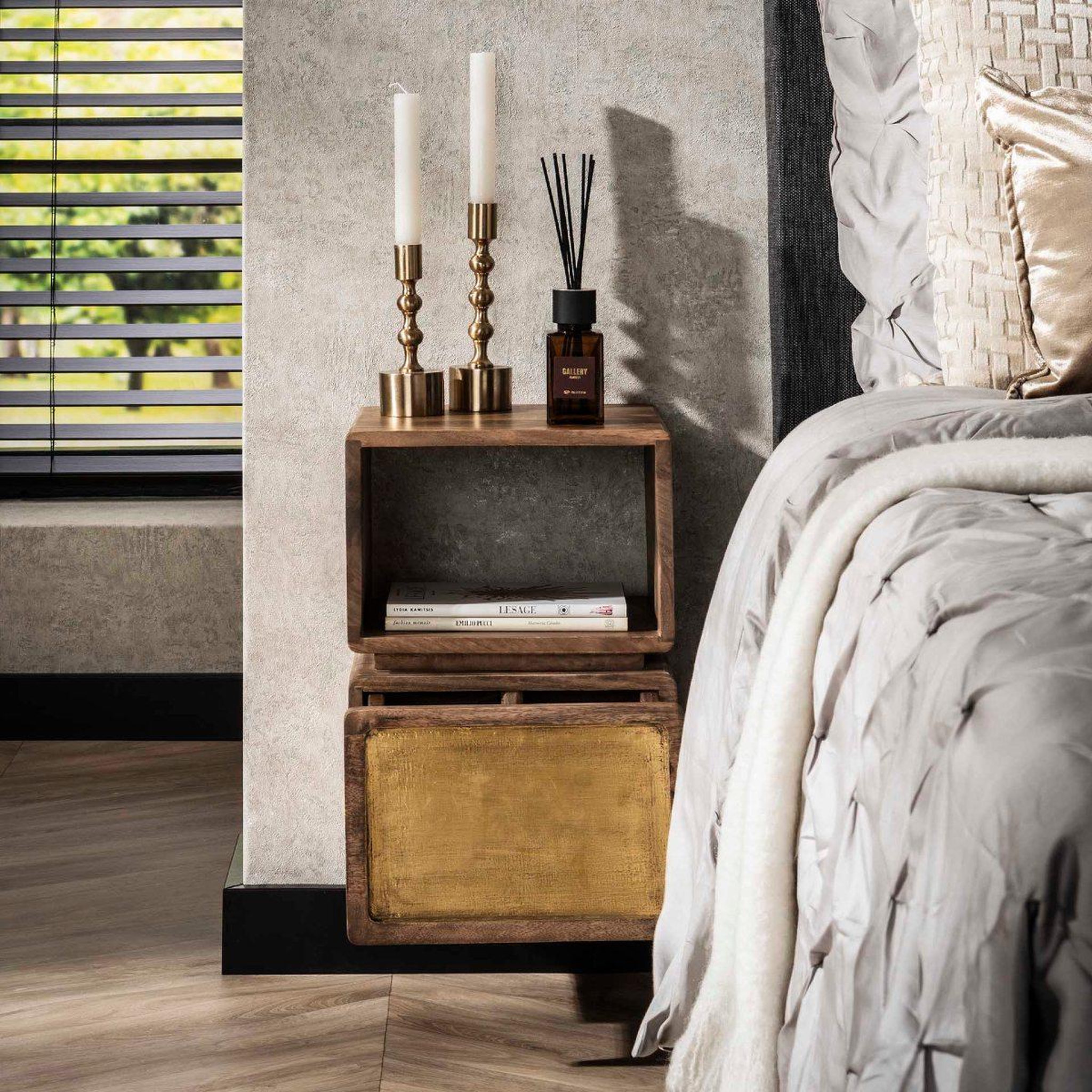 Voir la diapositive 3 : JLC KREATION Table de chevet en bois massif 1 tiroir/1 niche crowl xs