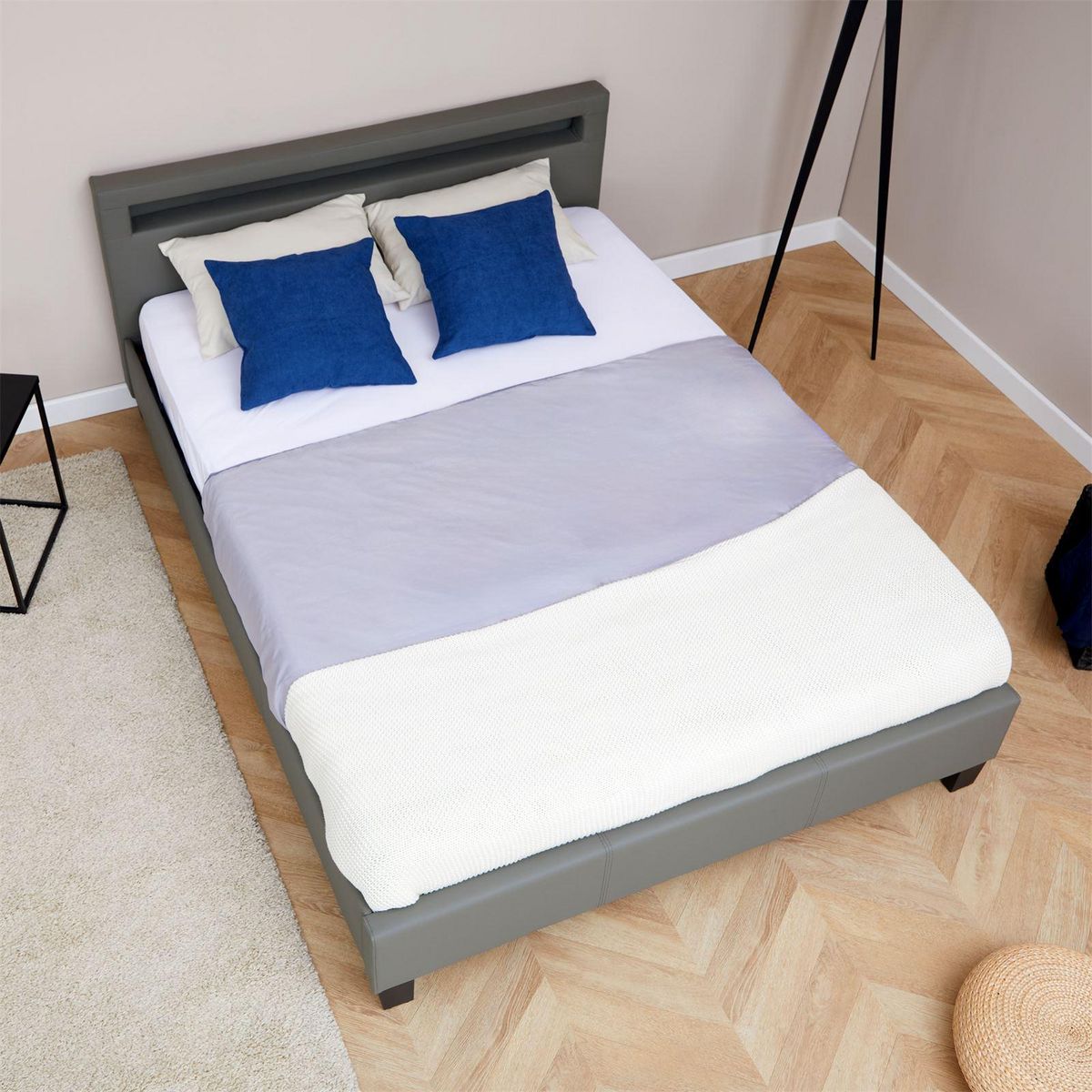 IDIMEX Lit LED double PINOT 140x190 cm, avec sommier, revêtement synthétique