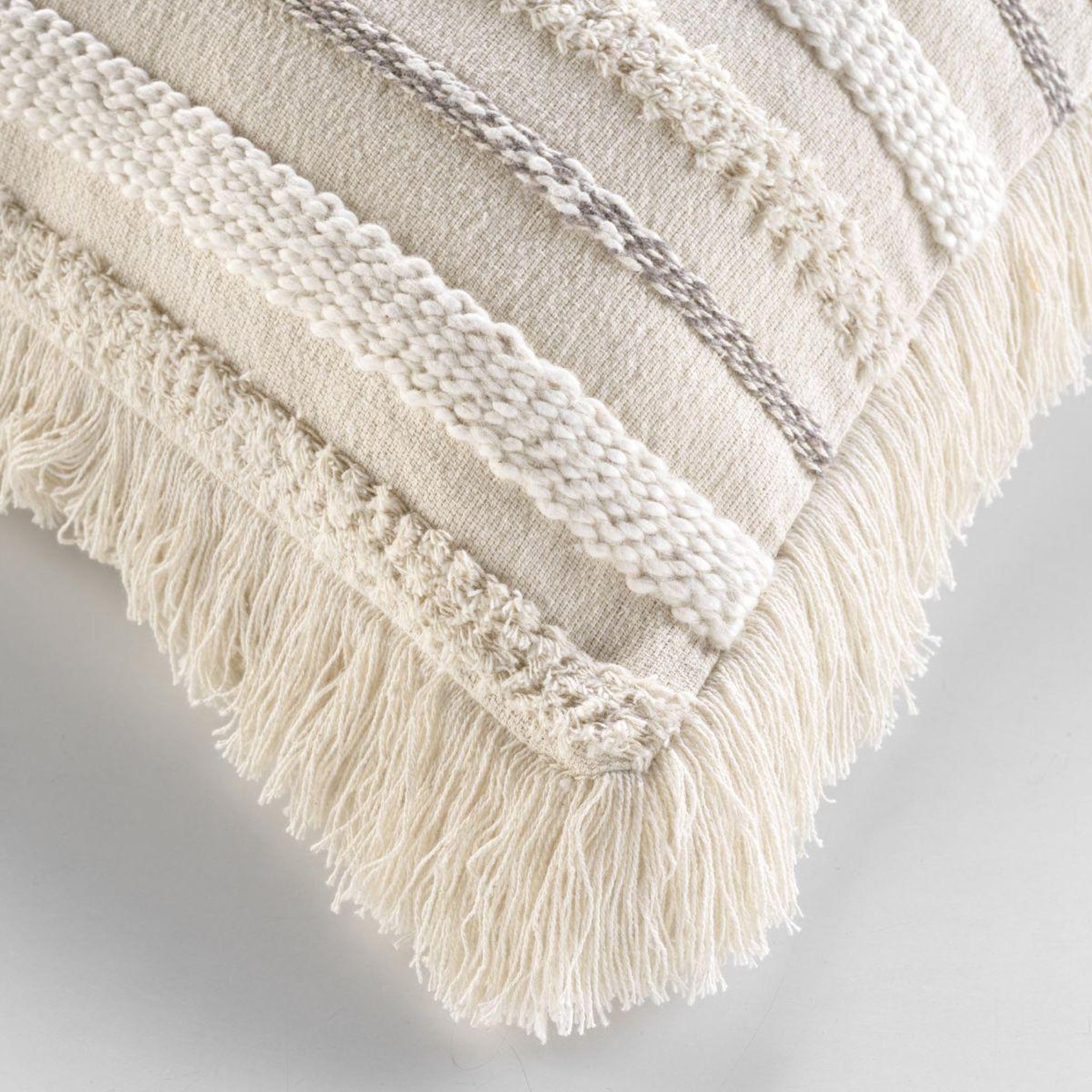Voir la diapositive 3 : Douceur d'Intérieur Coussin déco à franges  atlas  60x60cm naturel