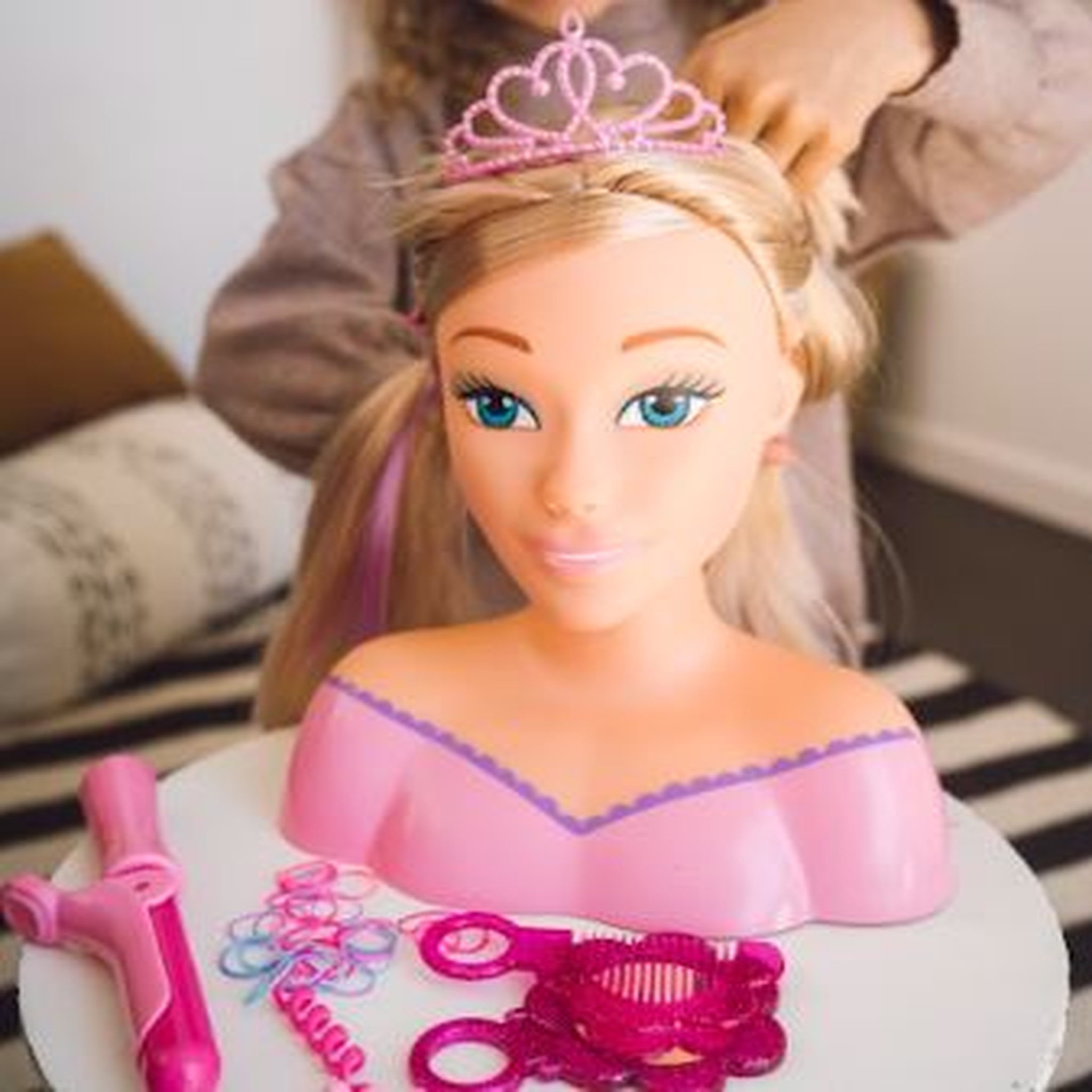 Voir la diapositive 3 : One Two Fun Ma princesse tête à coiffer