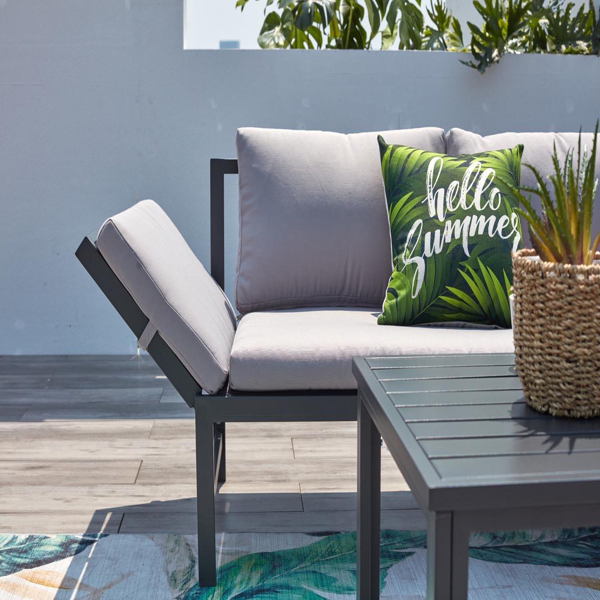 Voir la diapositive 3 : CONCEPT USINE Salon de jardin bas avec canapé inclinable gris foncé katea