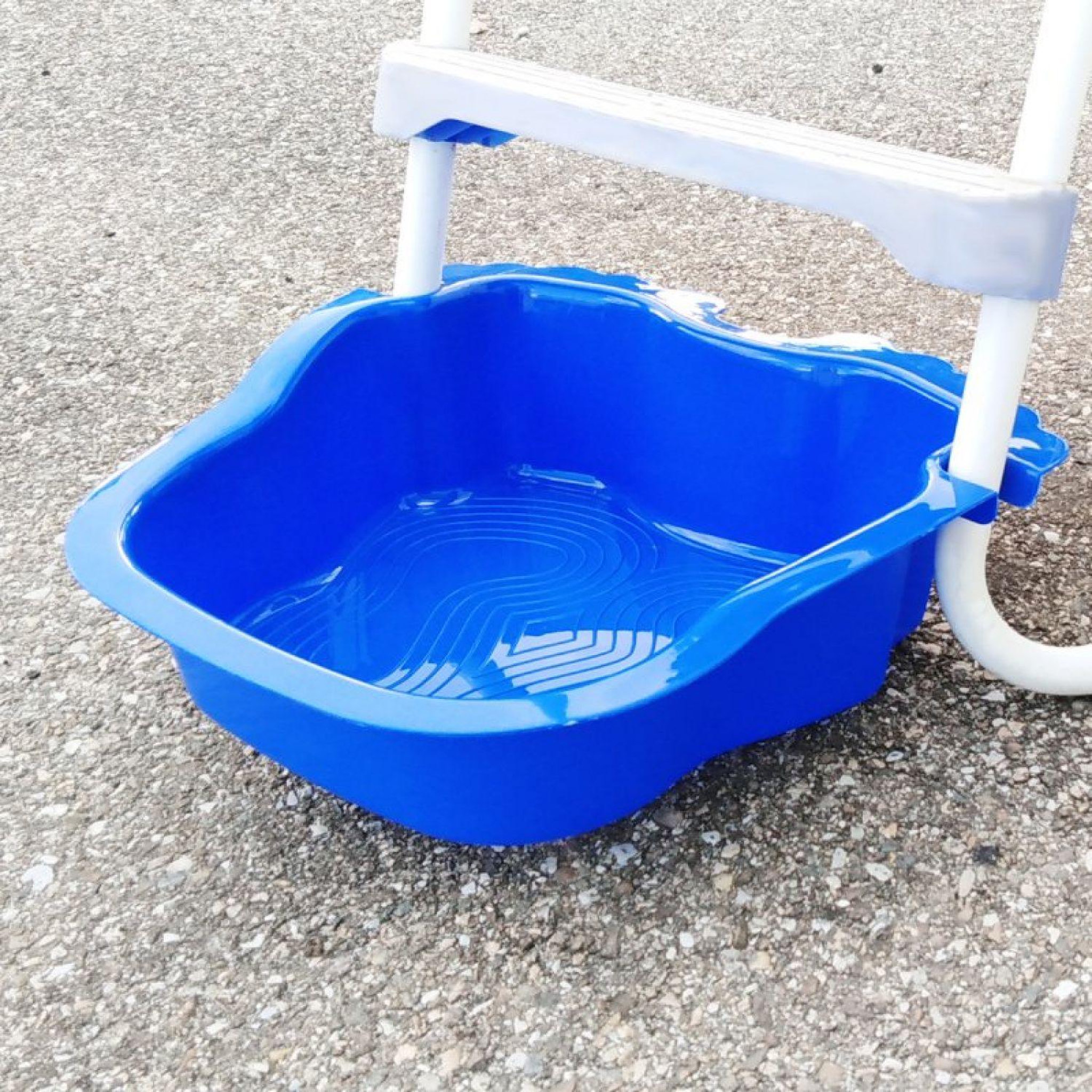 Voir la diapositive 3 : LINXOR Pédiluve bleu avec fond antidérapant et accroche échelle pour piscine hors sol