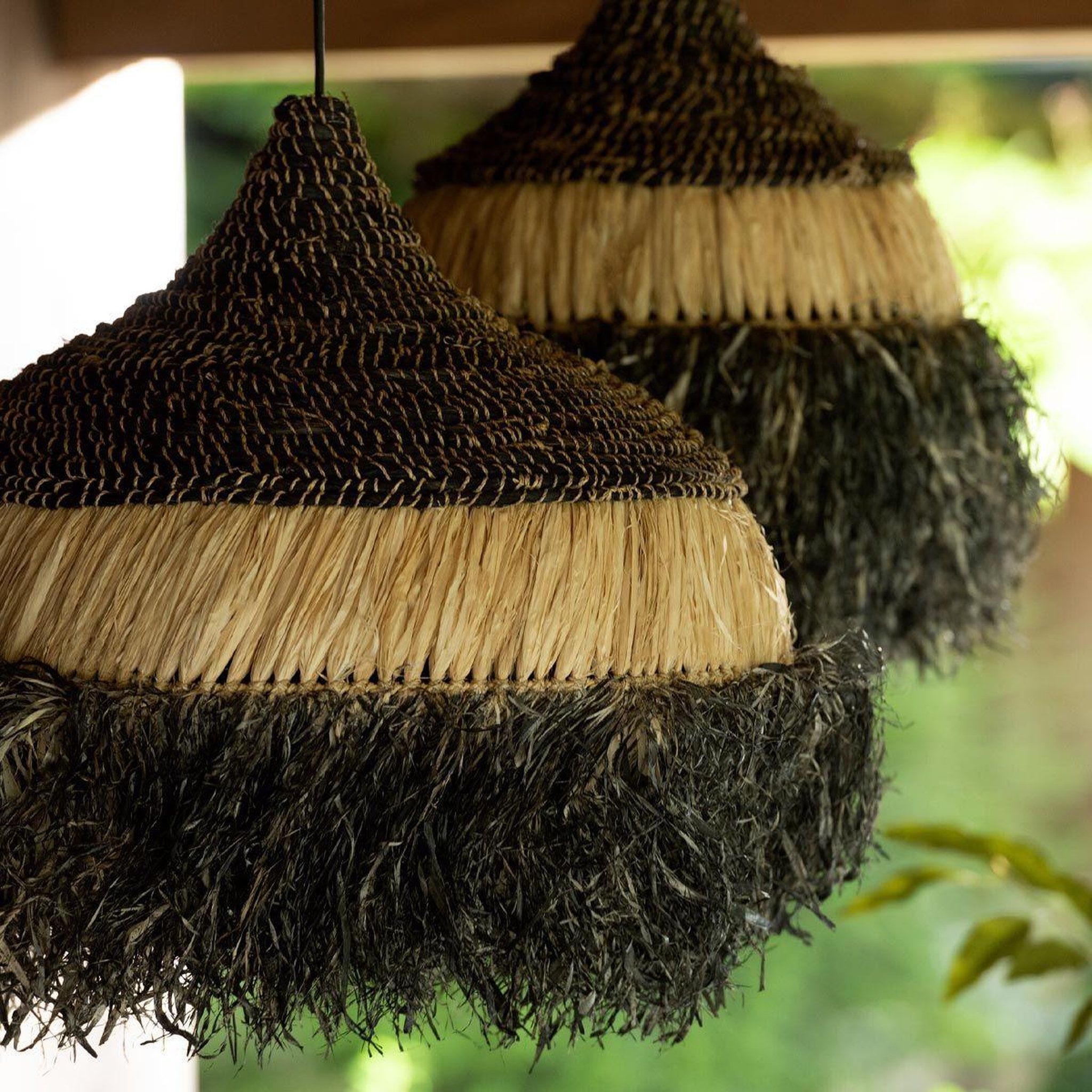 Voir la diapositive 4 : J-LINE Lampe suspension en raphia  lombok  60cm noir